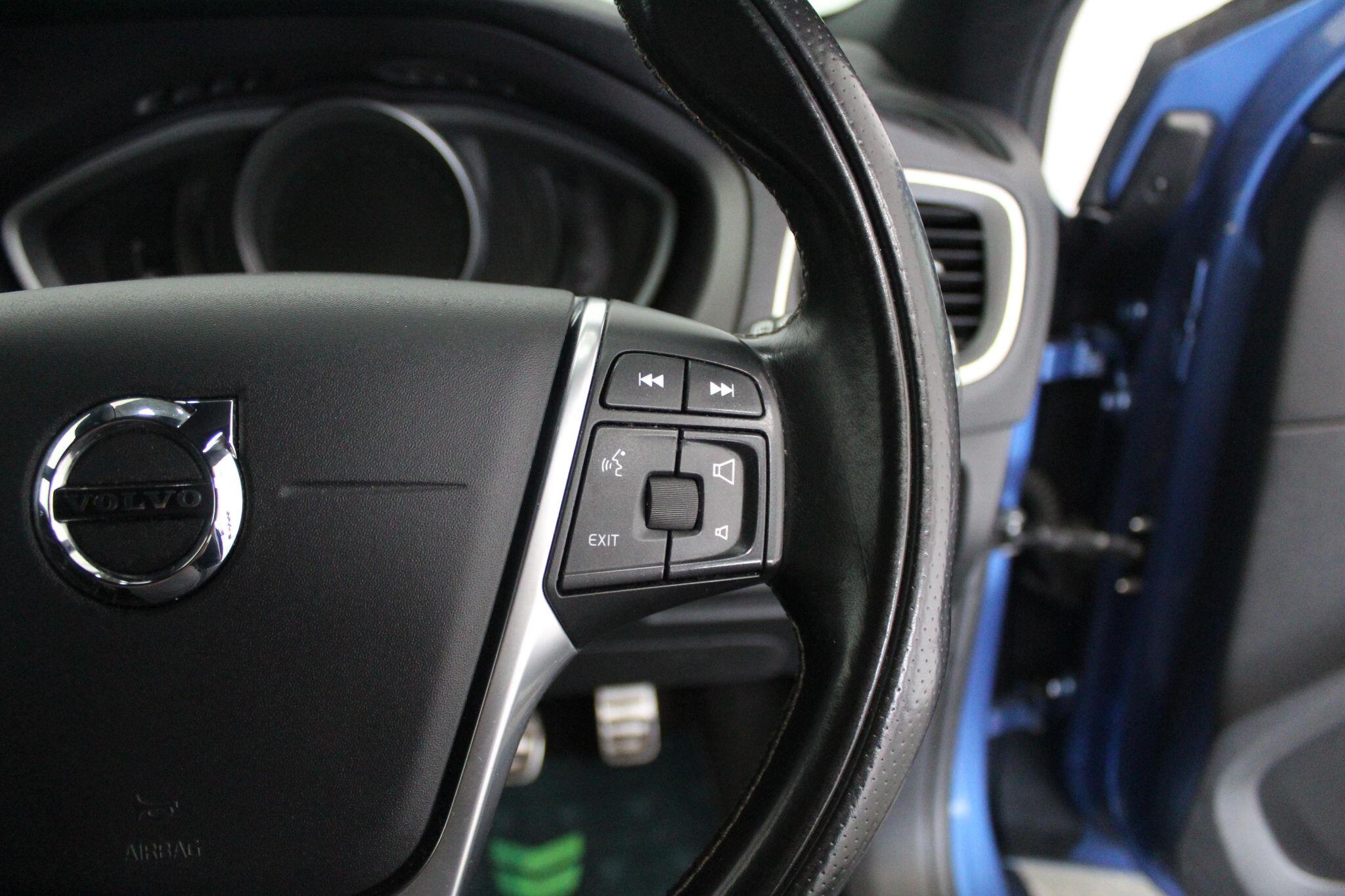 Volvo V40 view 45
