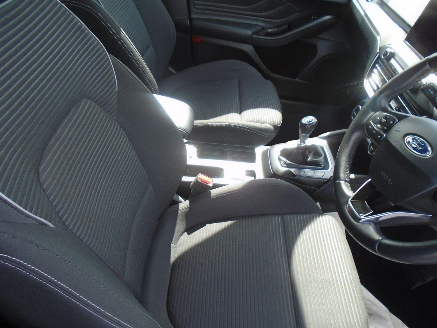 Ford Focus view 11
