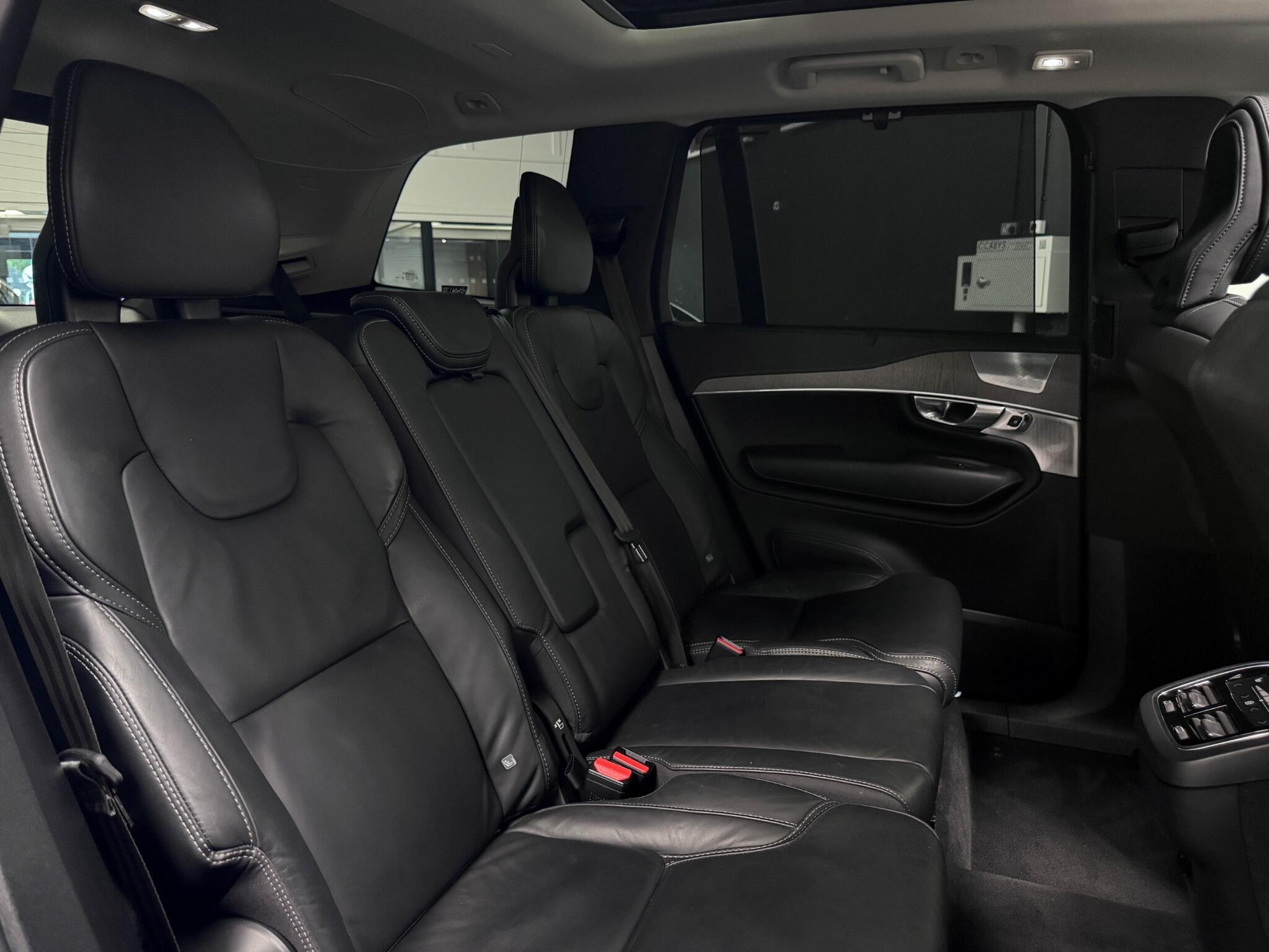 Volvo XC90 view 30