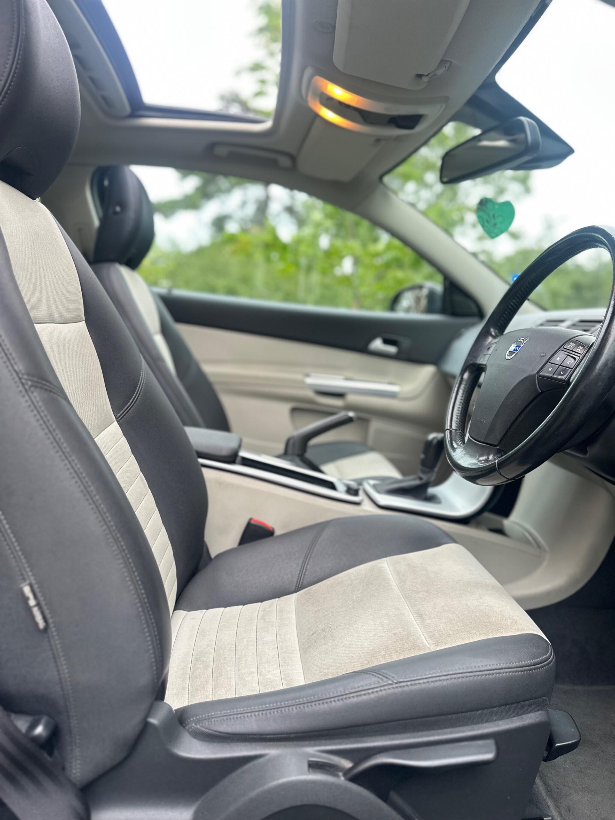 2010 Volvo C30 image 18