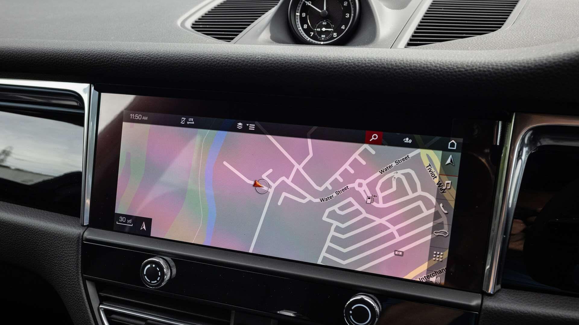 Porsche Macan view 24