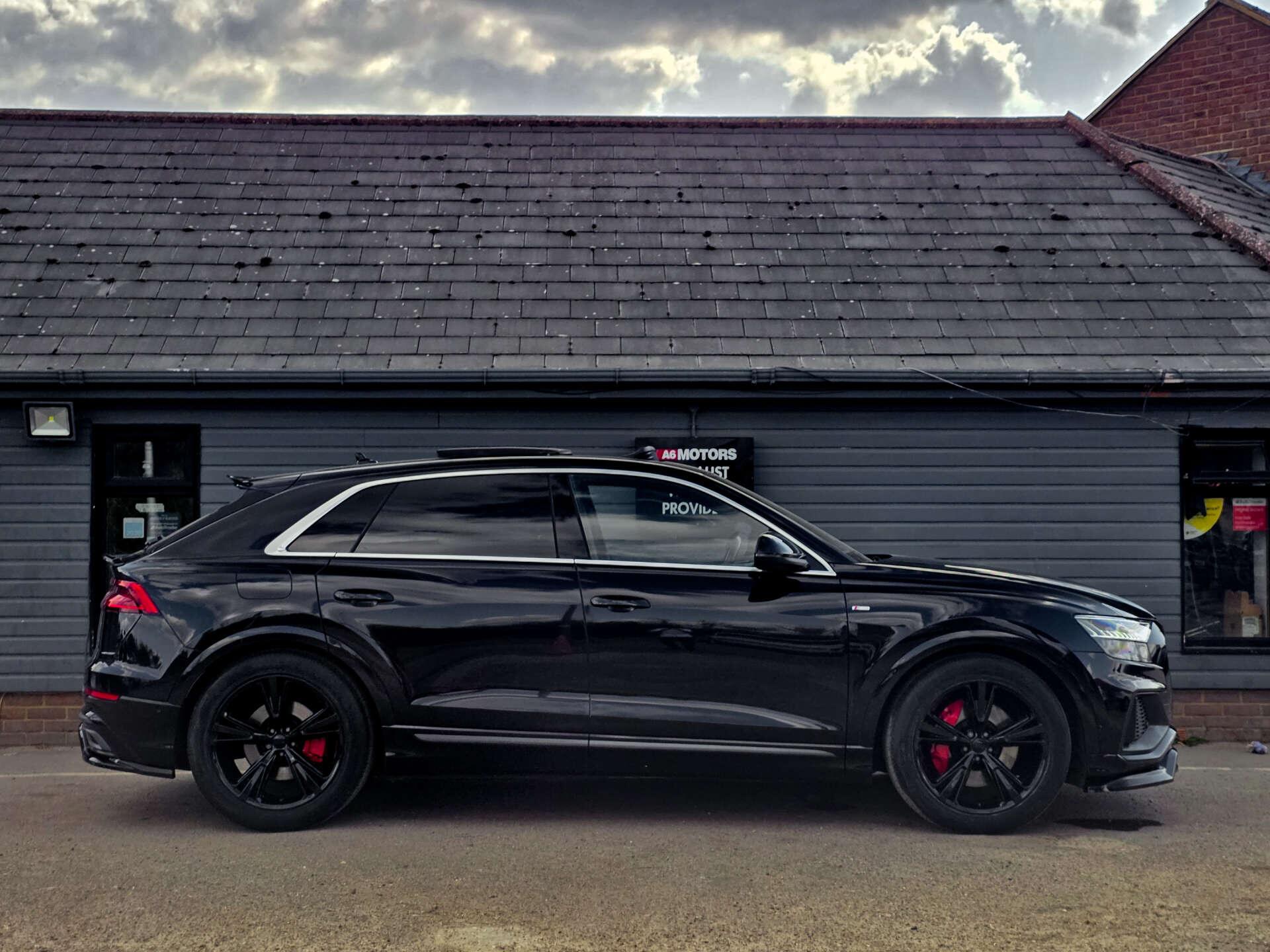Audi Q8 view 13