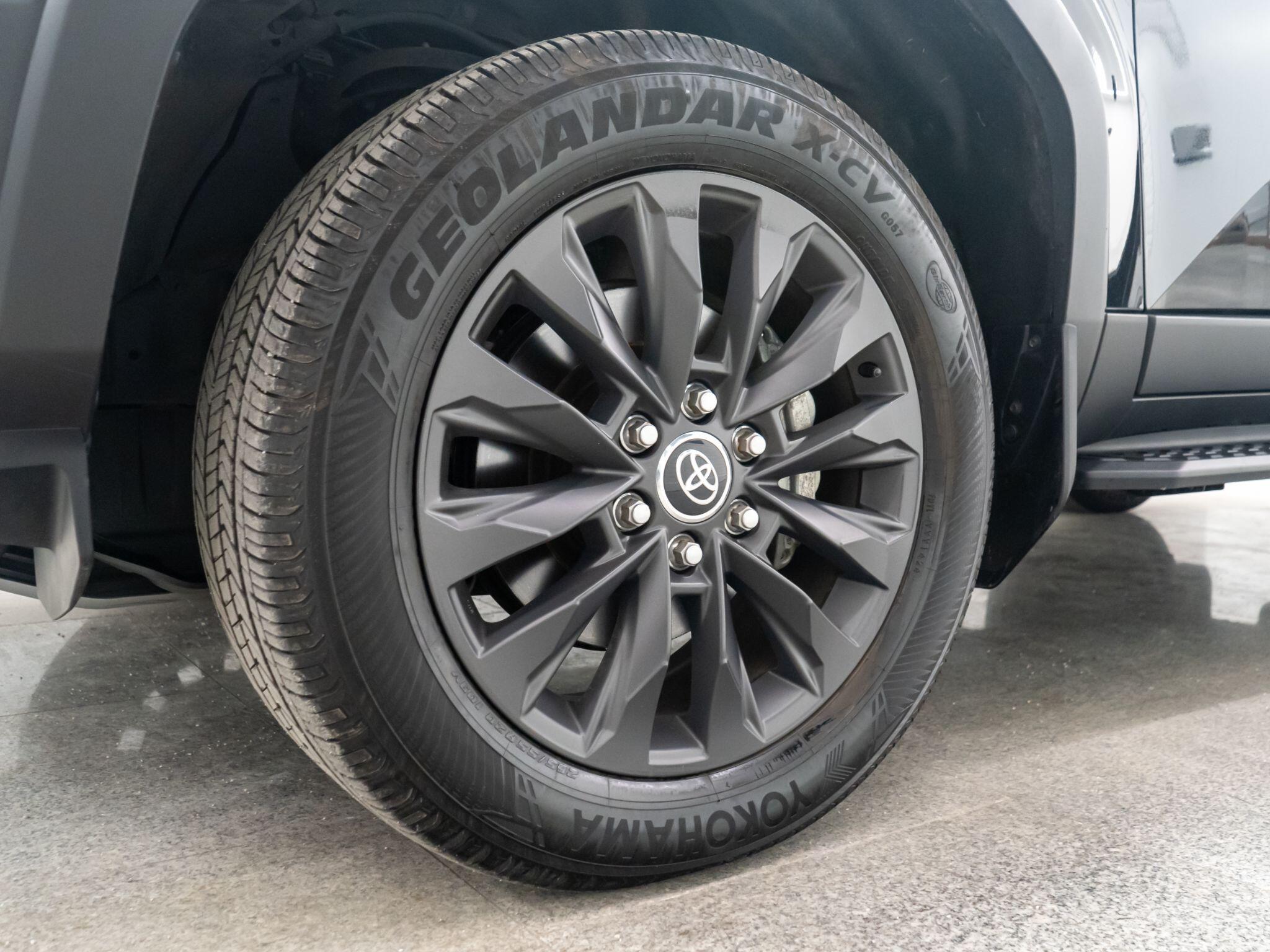 Toyota Land Cruiser view 32