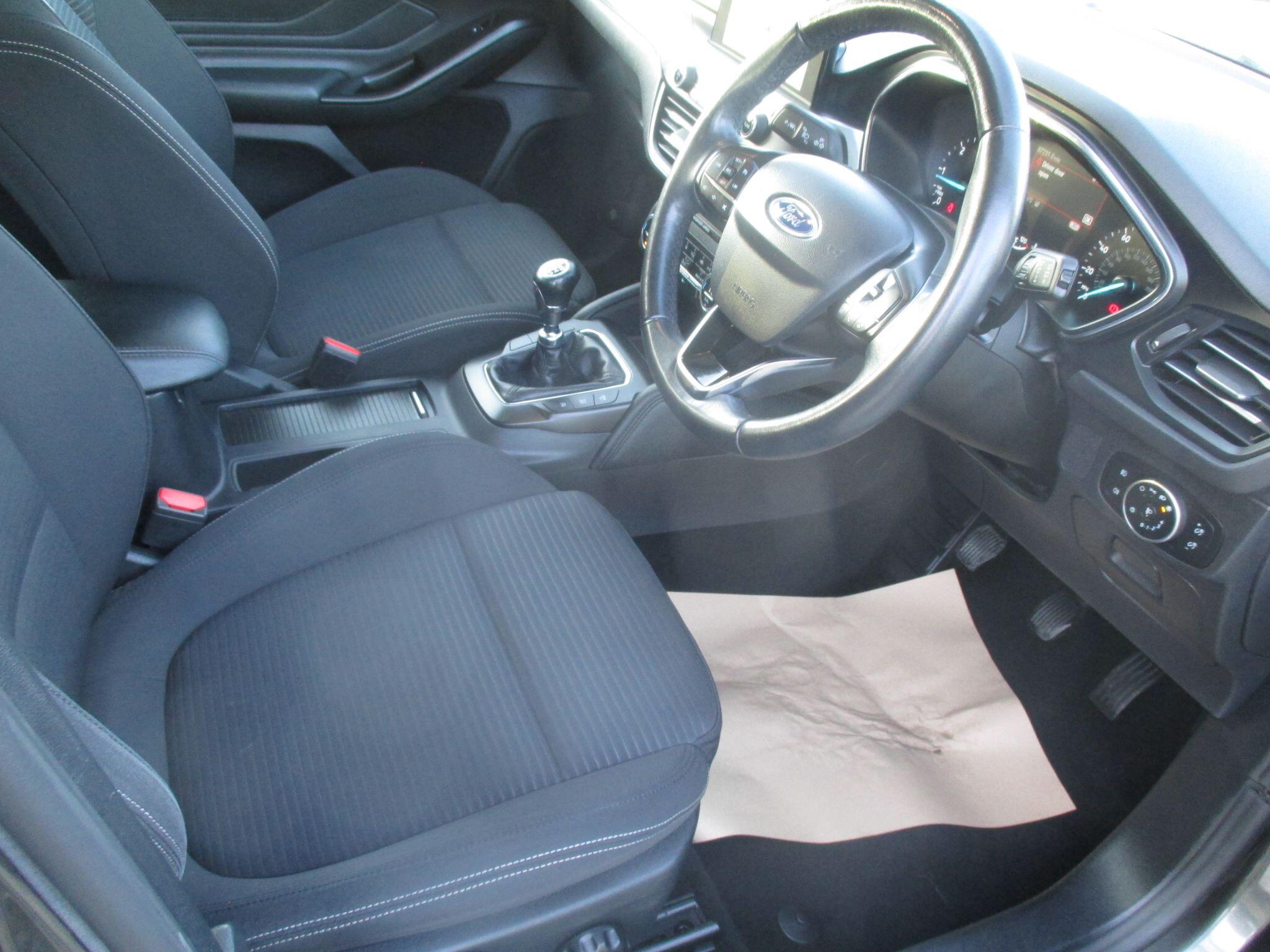 Ford Focus view 33