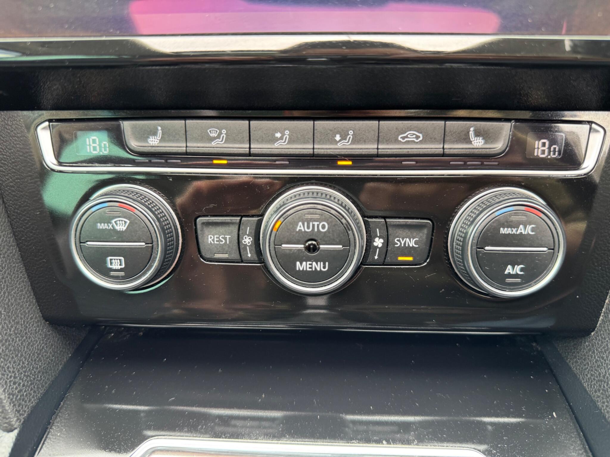 Volkswagen Passat view 17