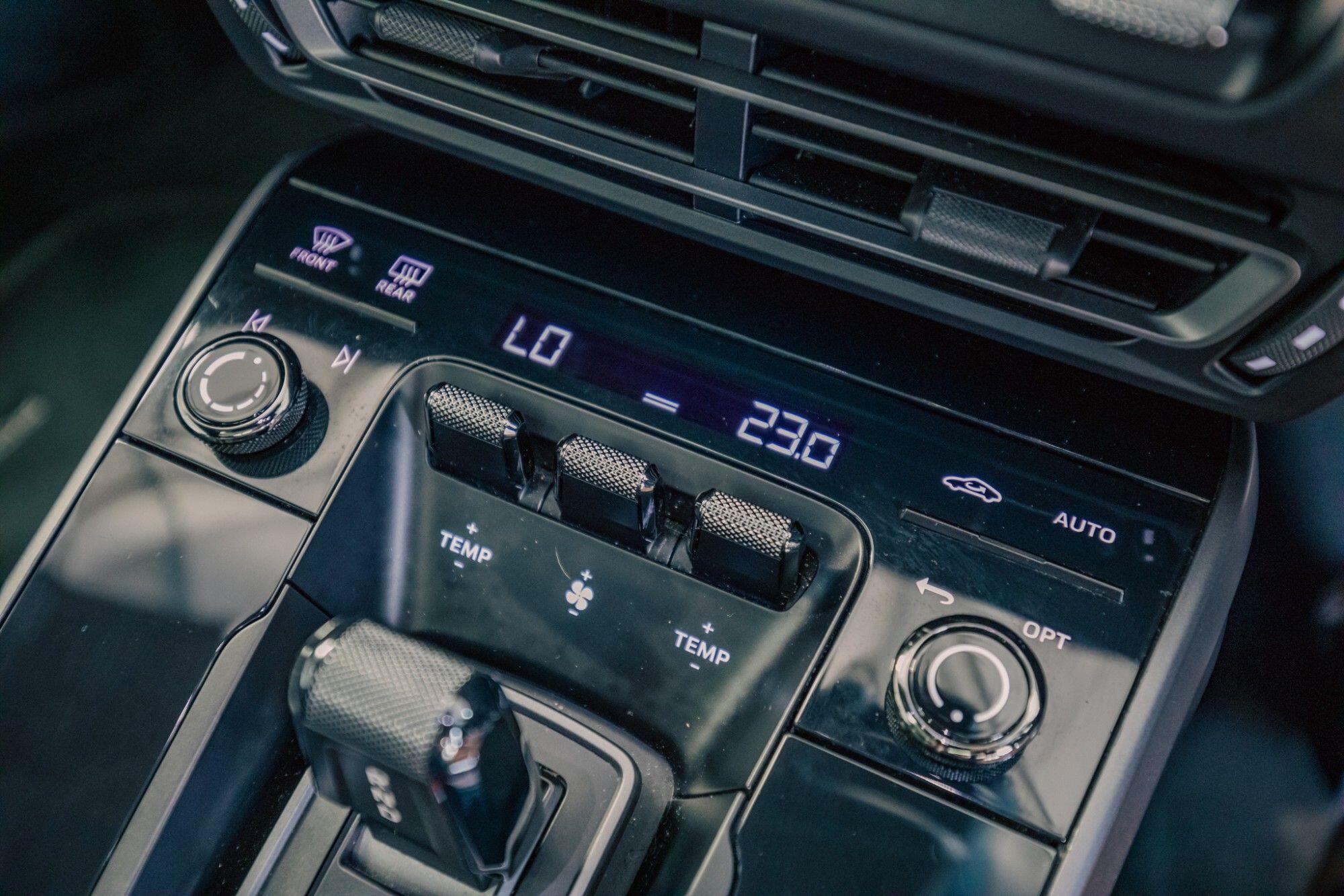 Porsche 911 view 29