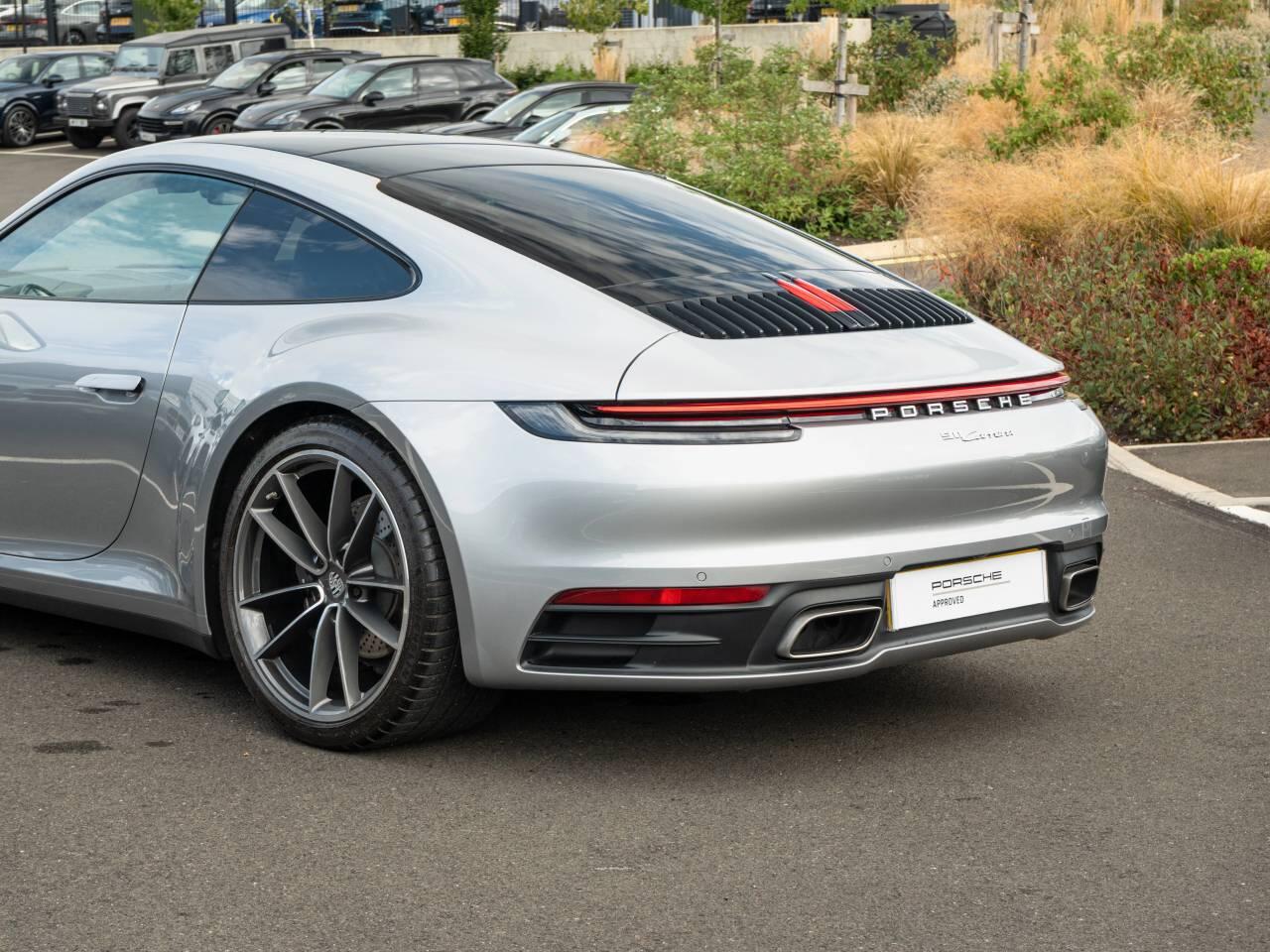 Porsche 911 view 8