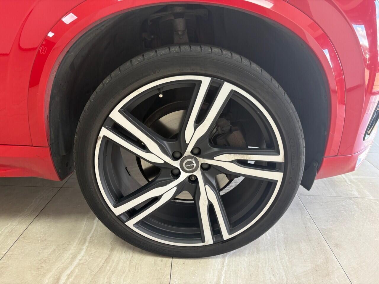 Volvo XC90 view 10