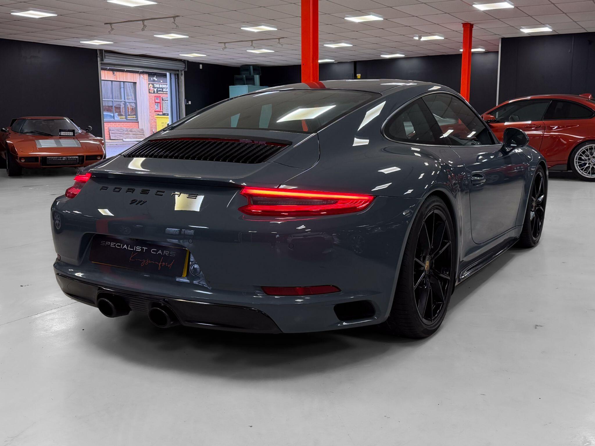 Porsche 911 view 20
