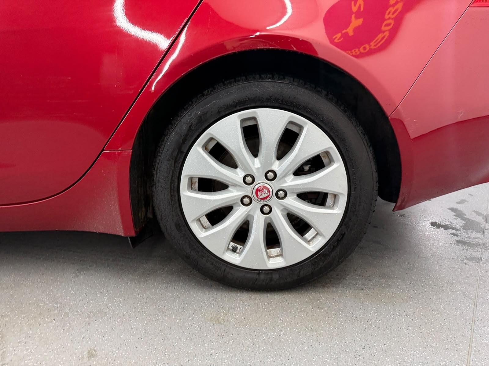 Jaguar Xe view 11