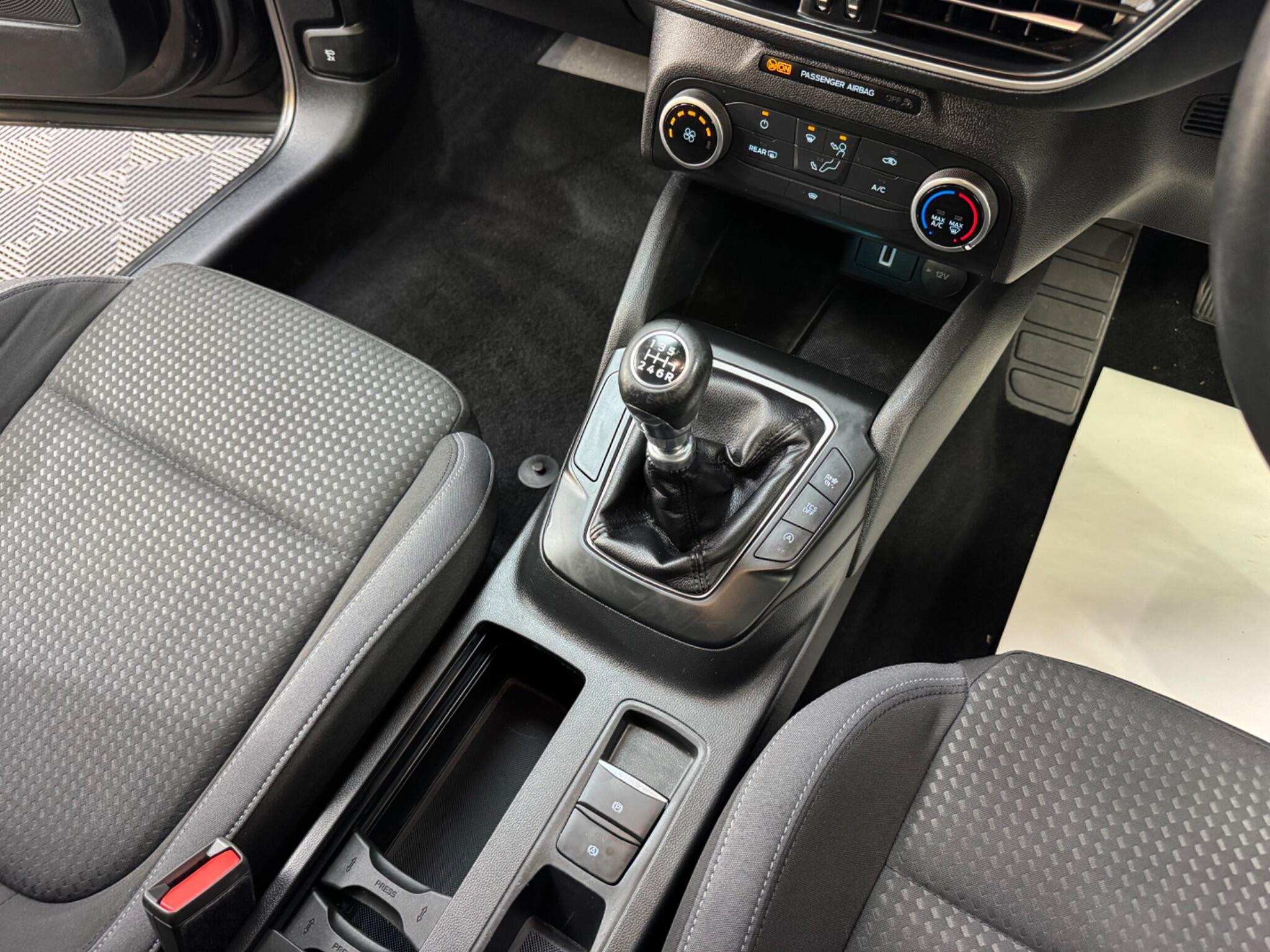 Ford Focus view 11