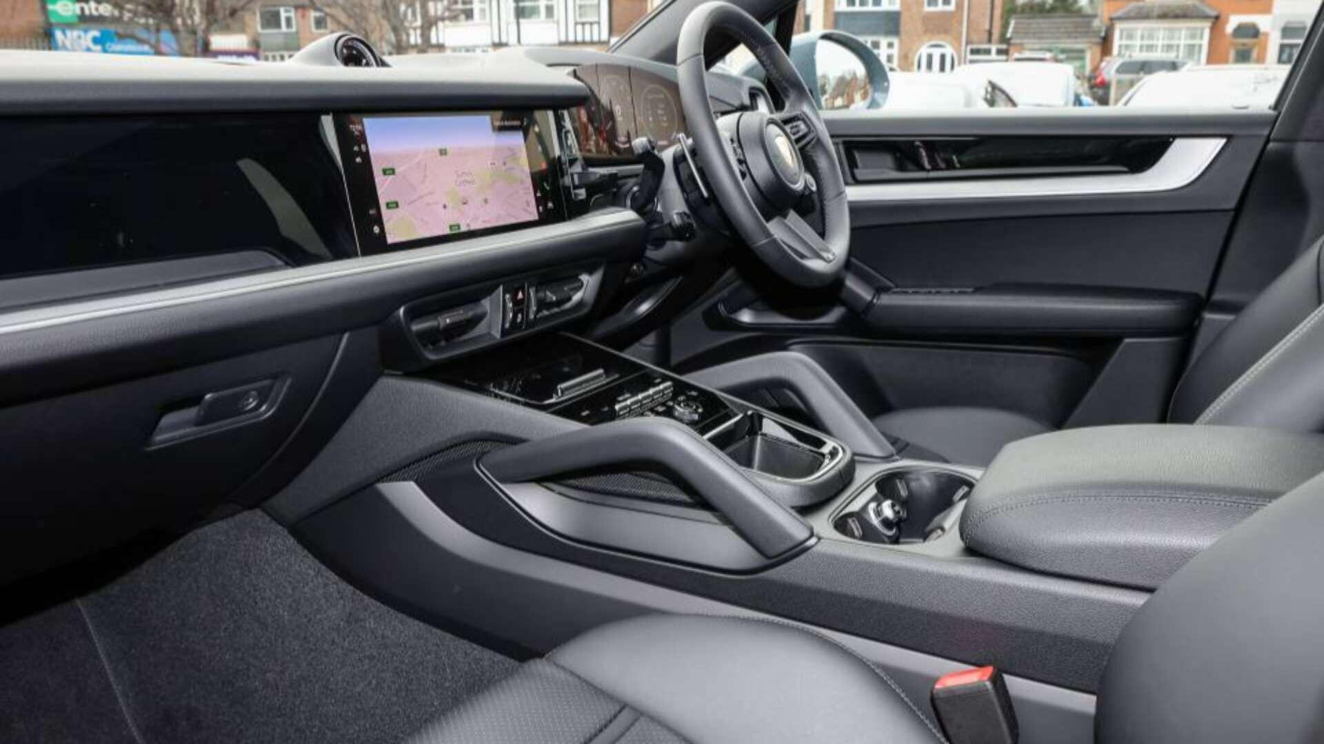 Porsche Cayenne view 31