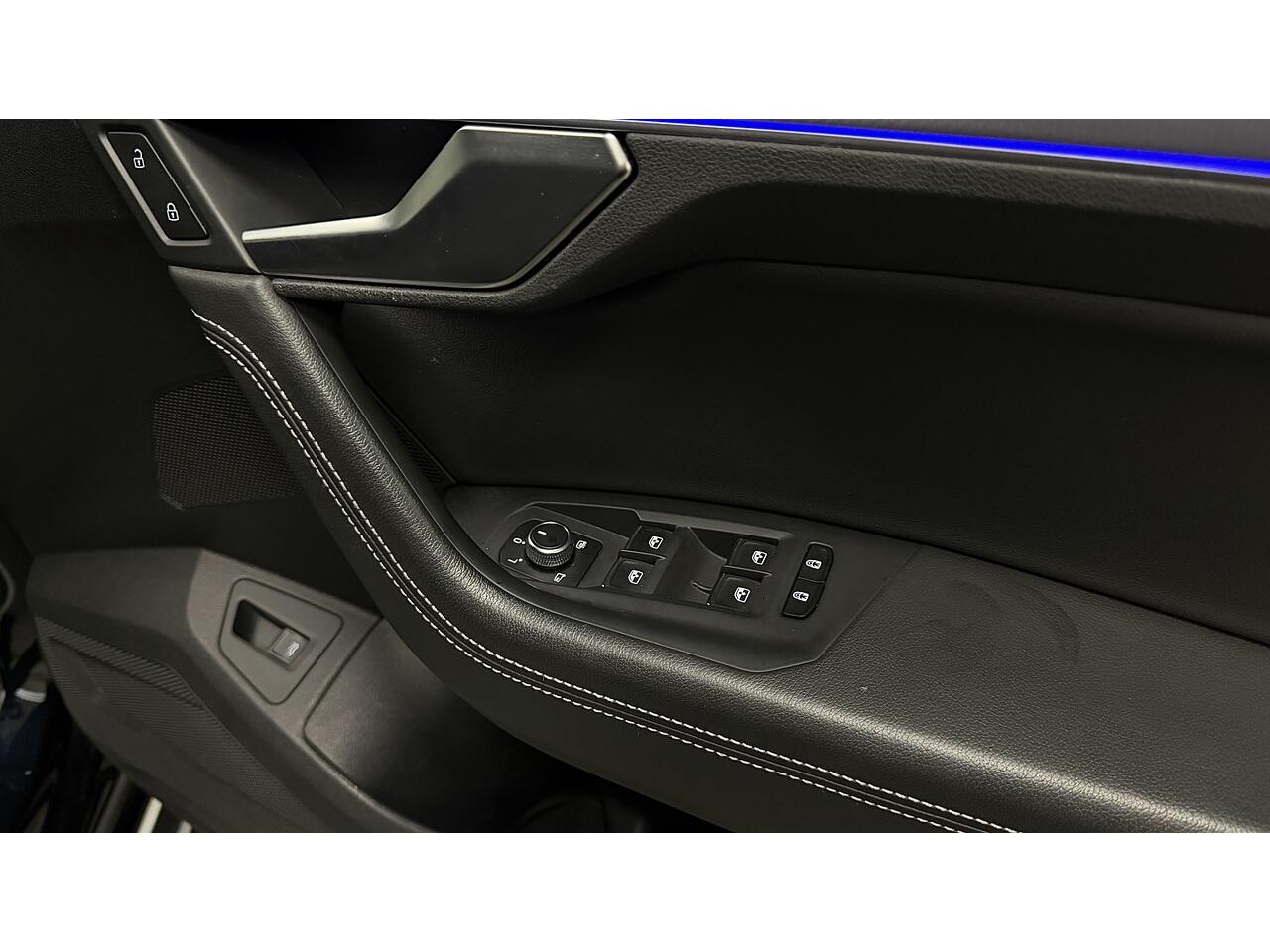 Volkswagen Touareg view 25
