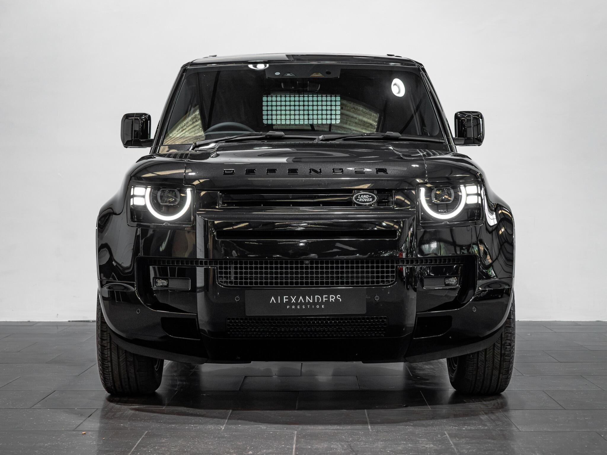 Land Rover Defender 90 view 10