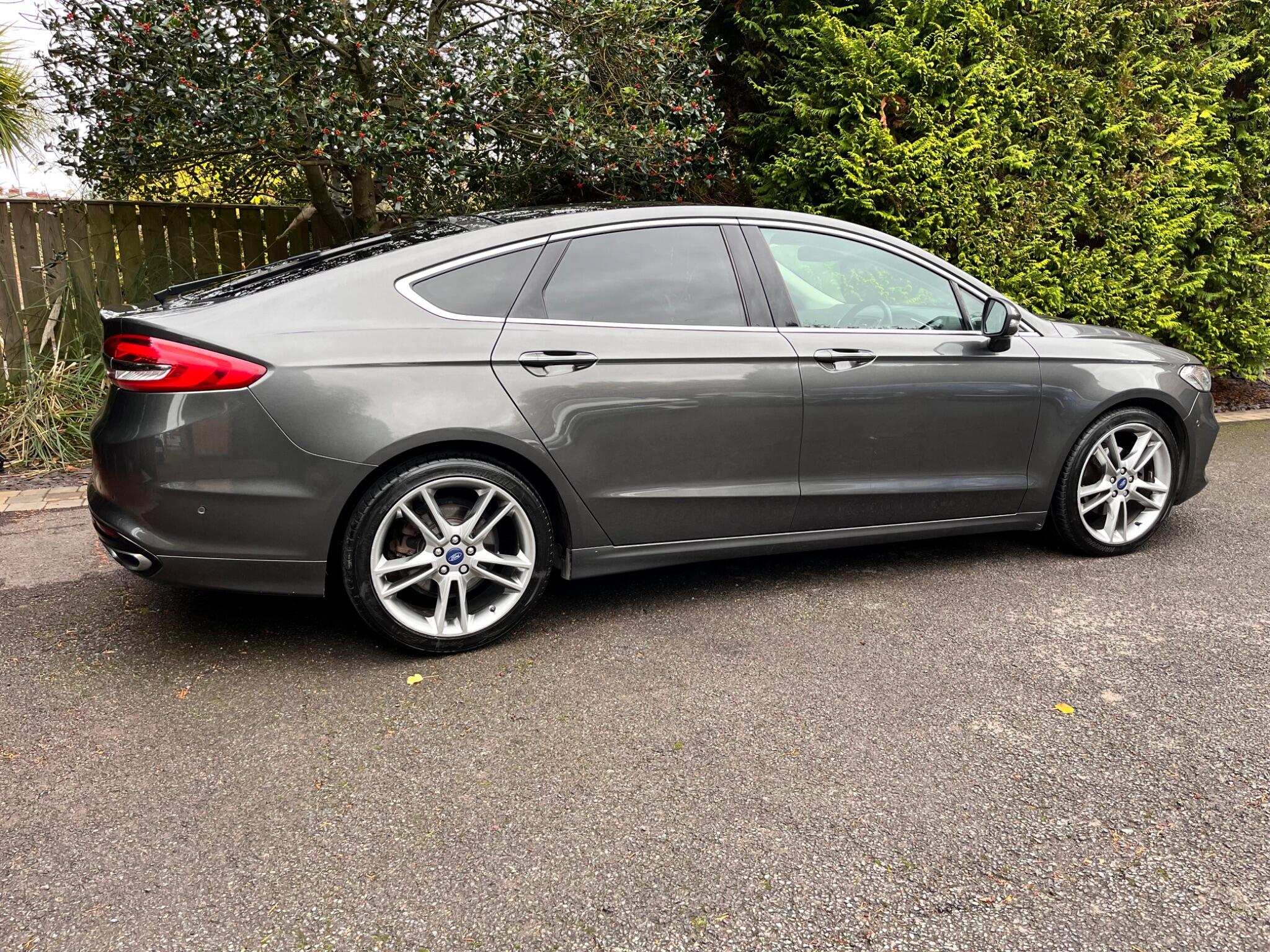 Ford Mondeo view 17