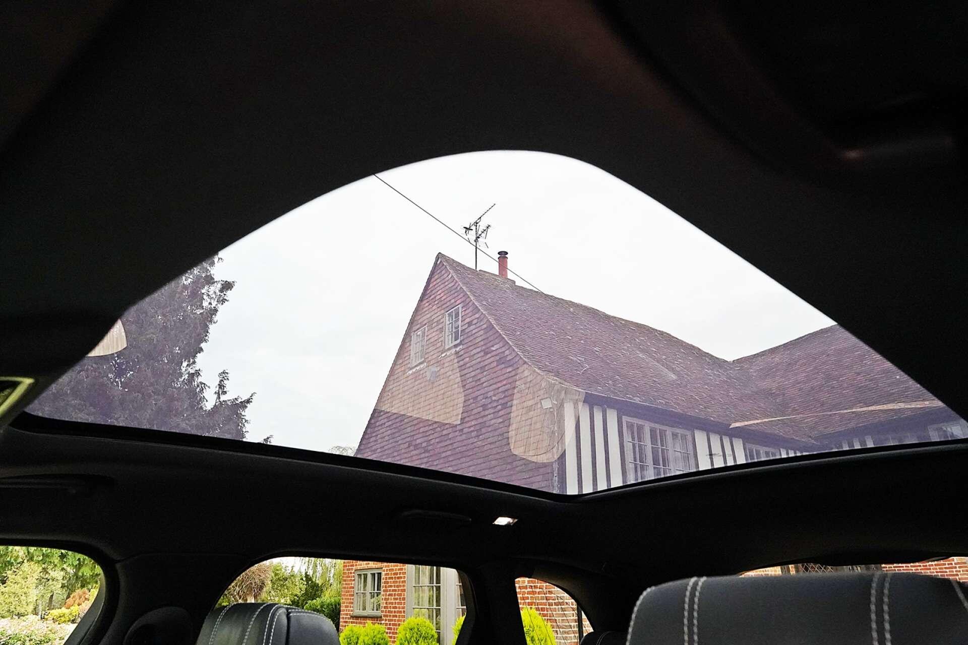 Land Rover Range Rover Velar view 15