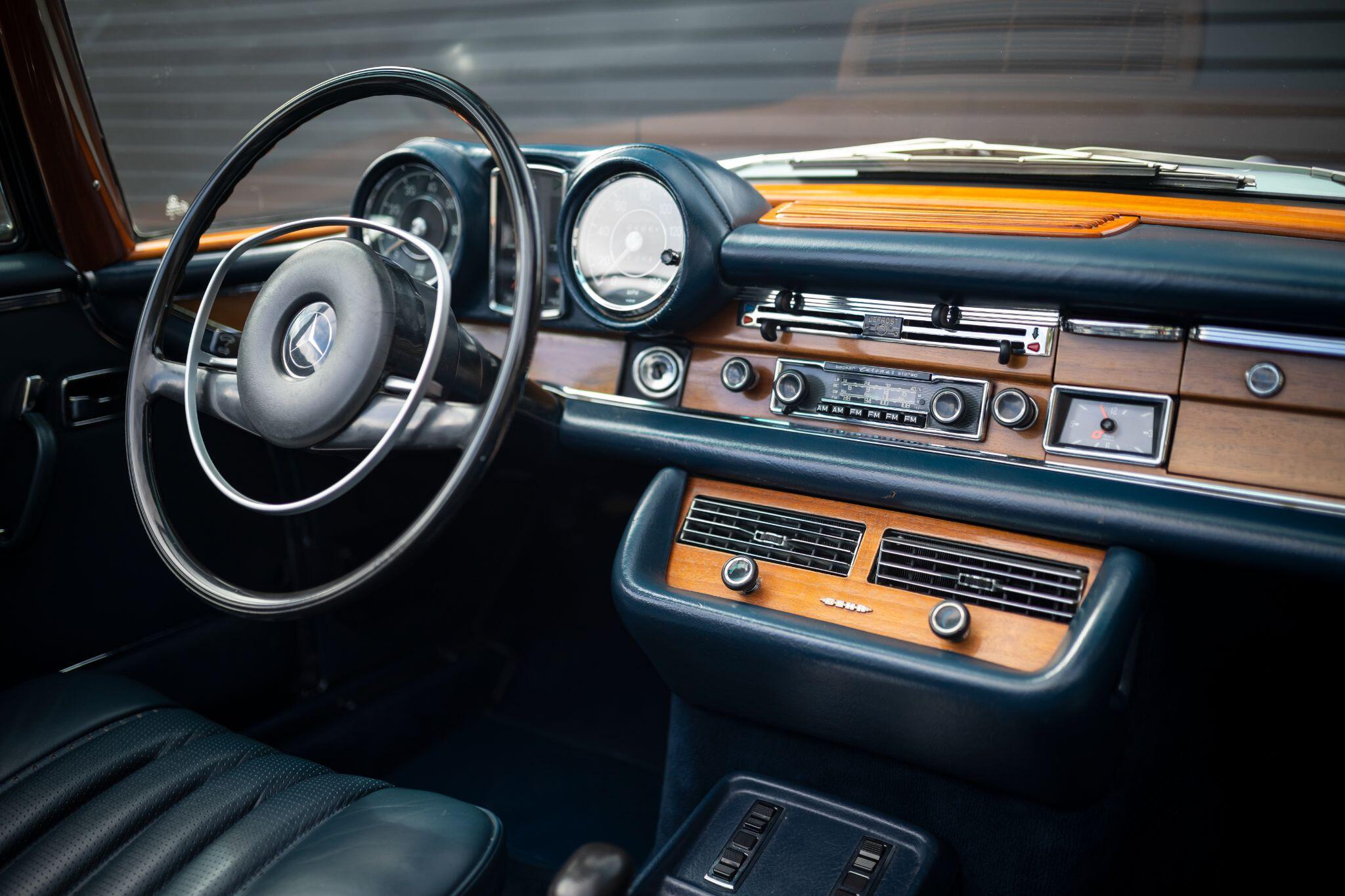 Mercedes-Benz 280 view 13