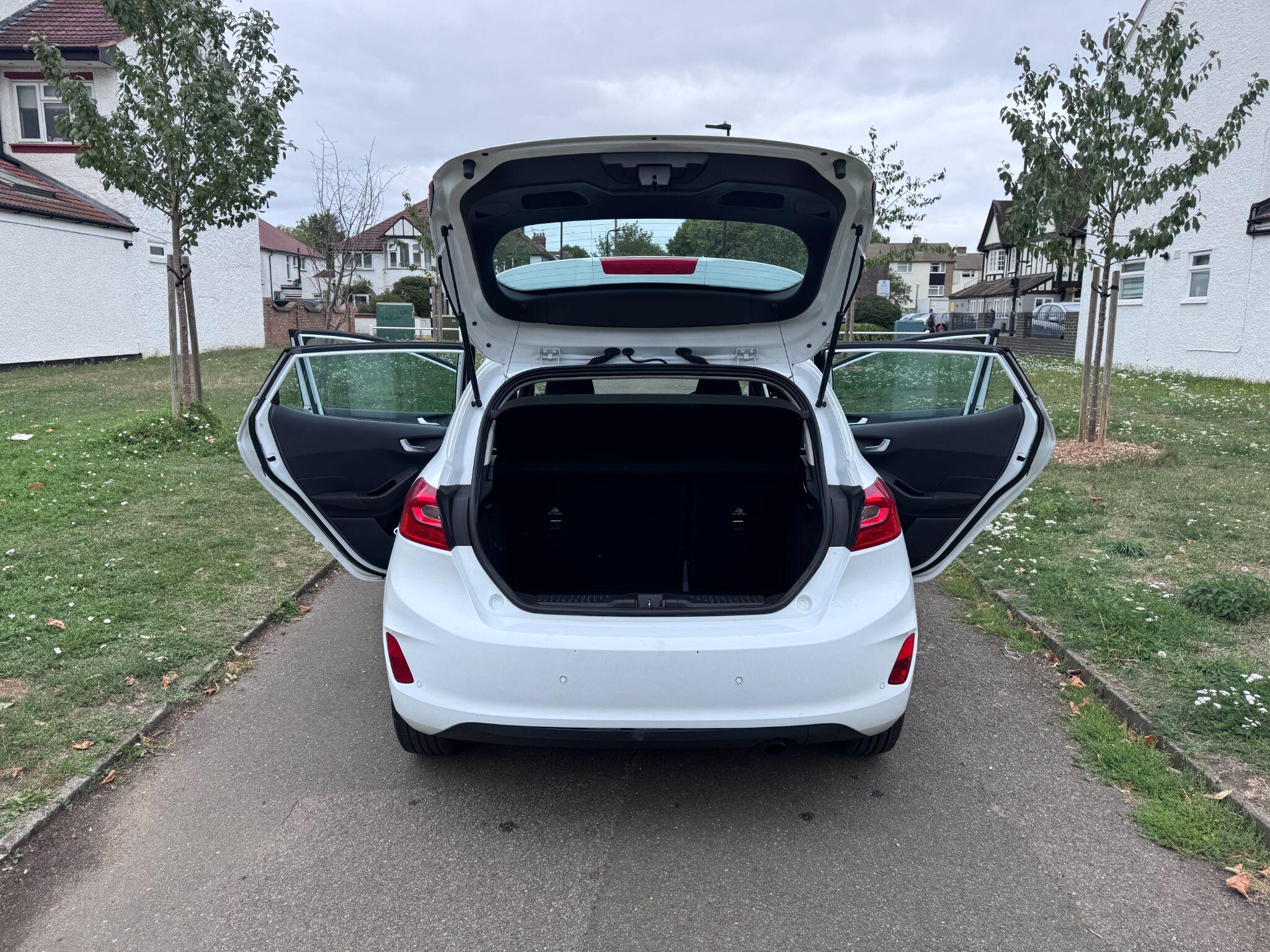 2017 Ford Fiesta image 29