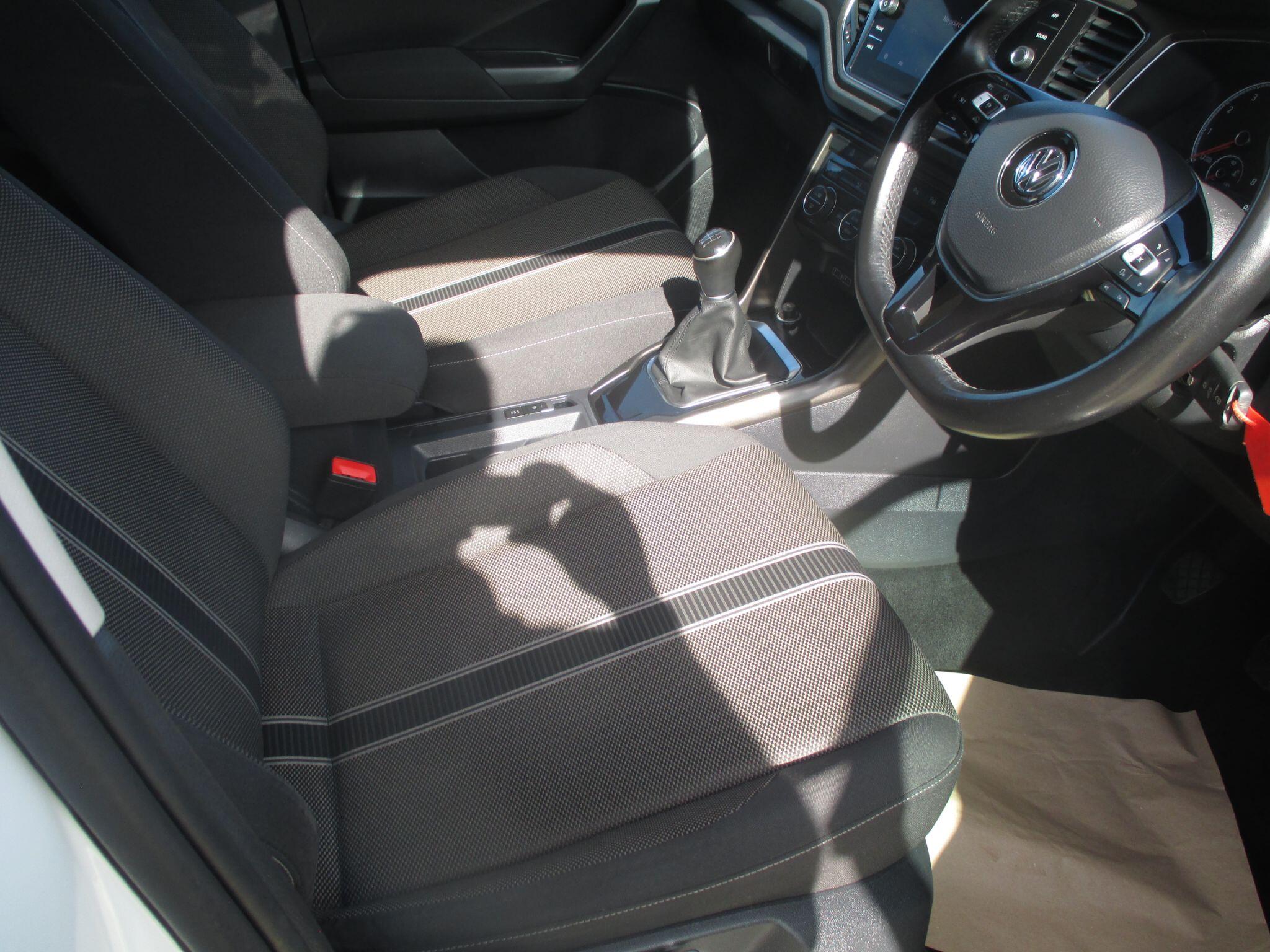 Volkswagen T-Roc view 30