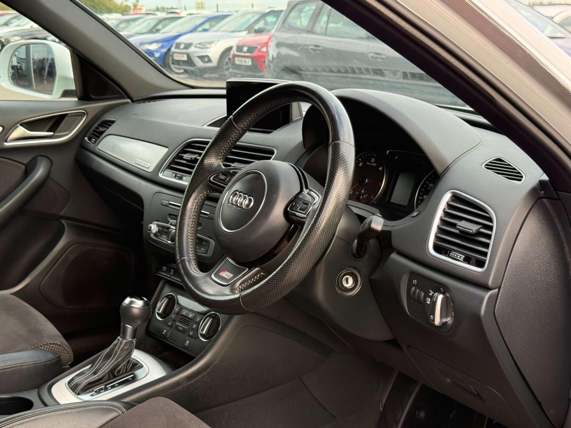 Audi Q3 view 46