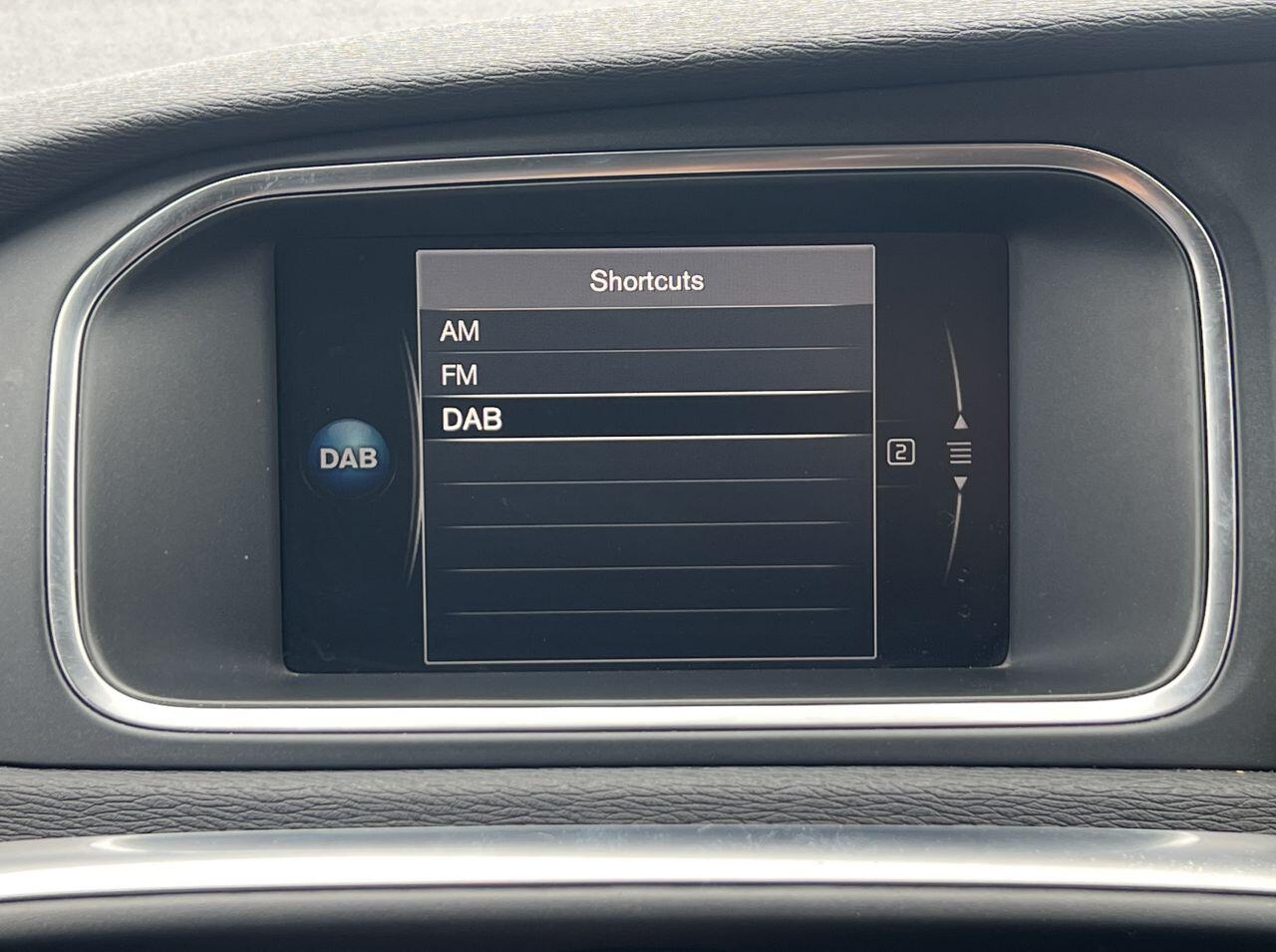 Volvo V40 Cross Country view 35
