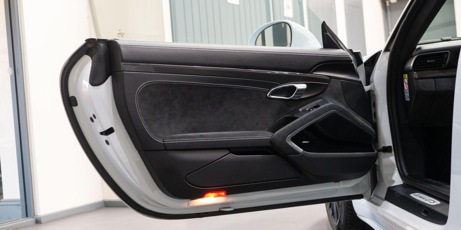 Porsche 911 view 37