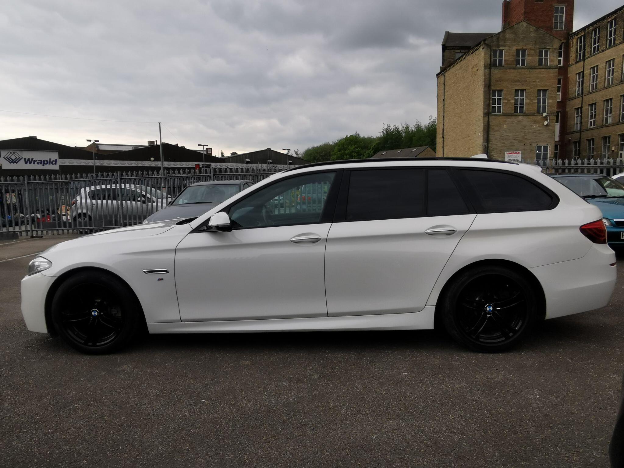 BMW 5 Series view 3