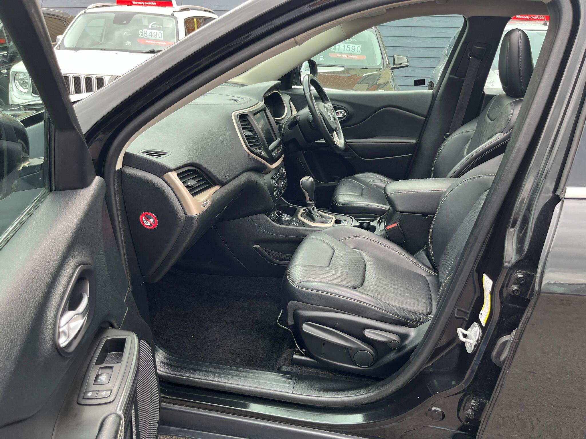 Jeep Cherokee view 42