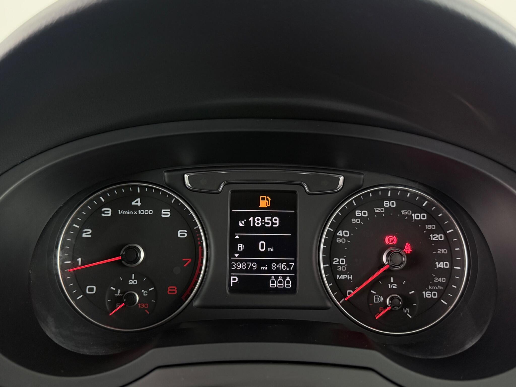 Audi Q3 view 14