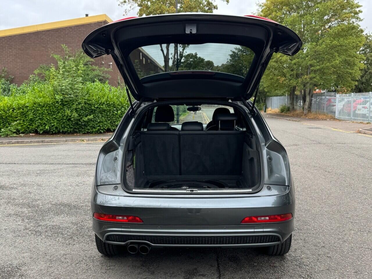 Audi Q3 view 34