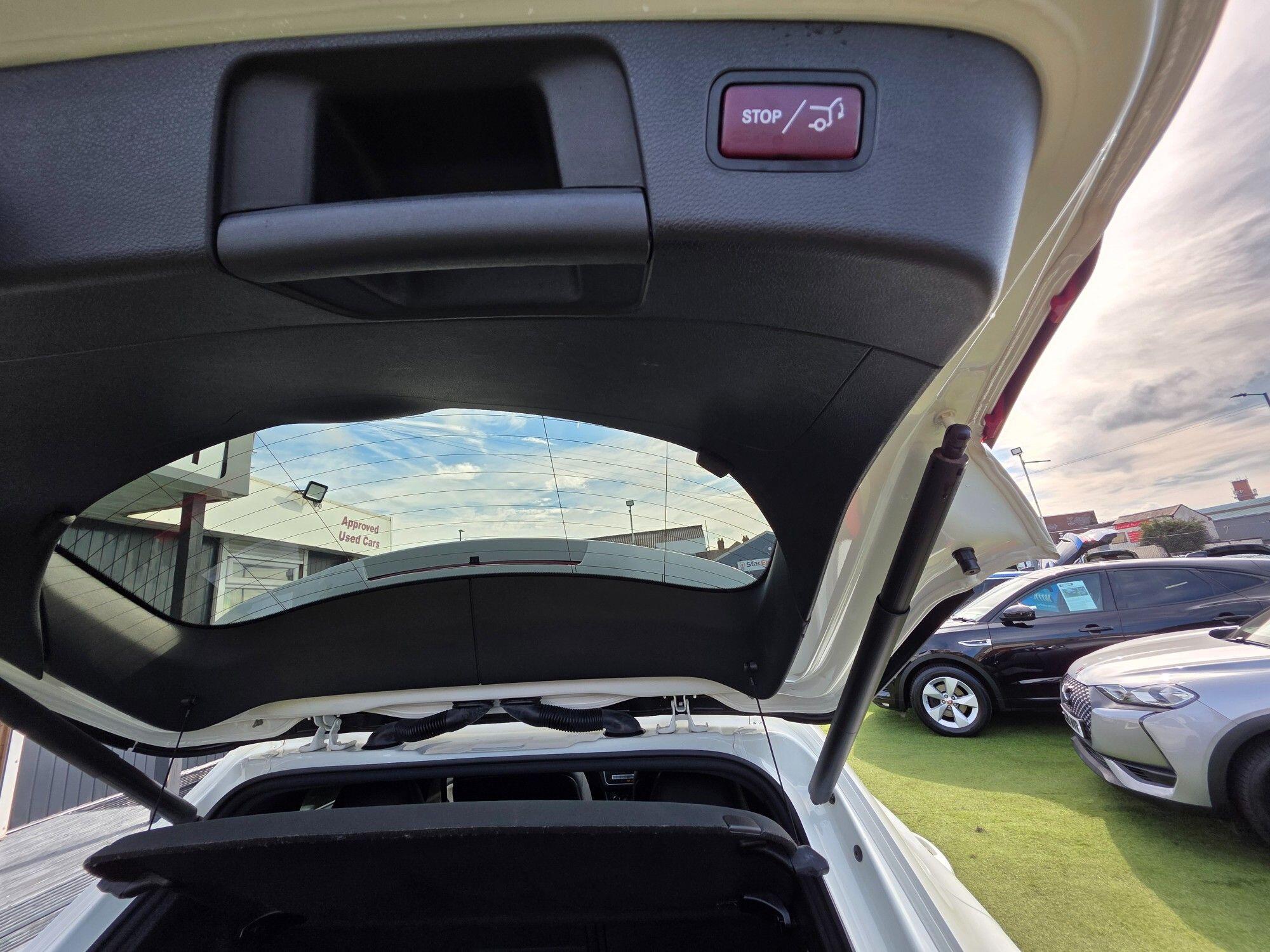 Mercedes-Benz Gla view 15