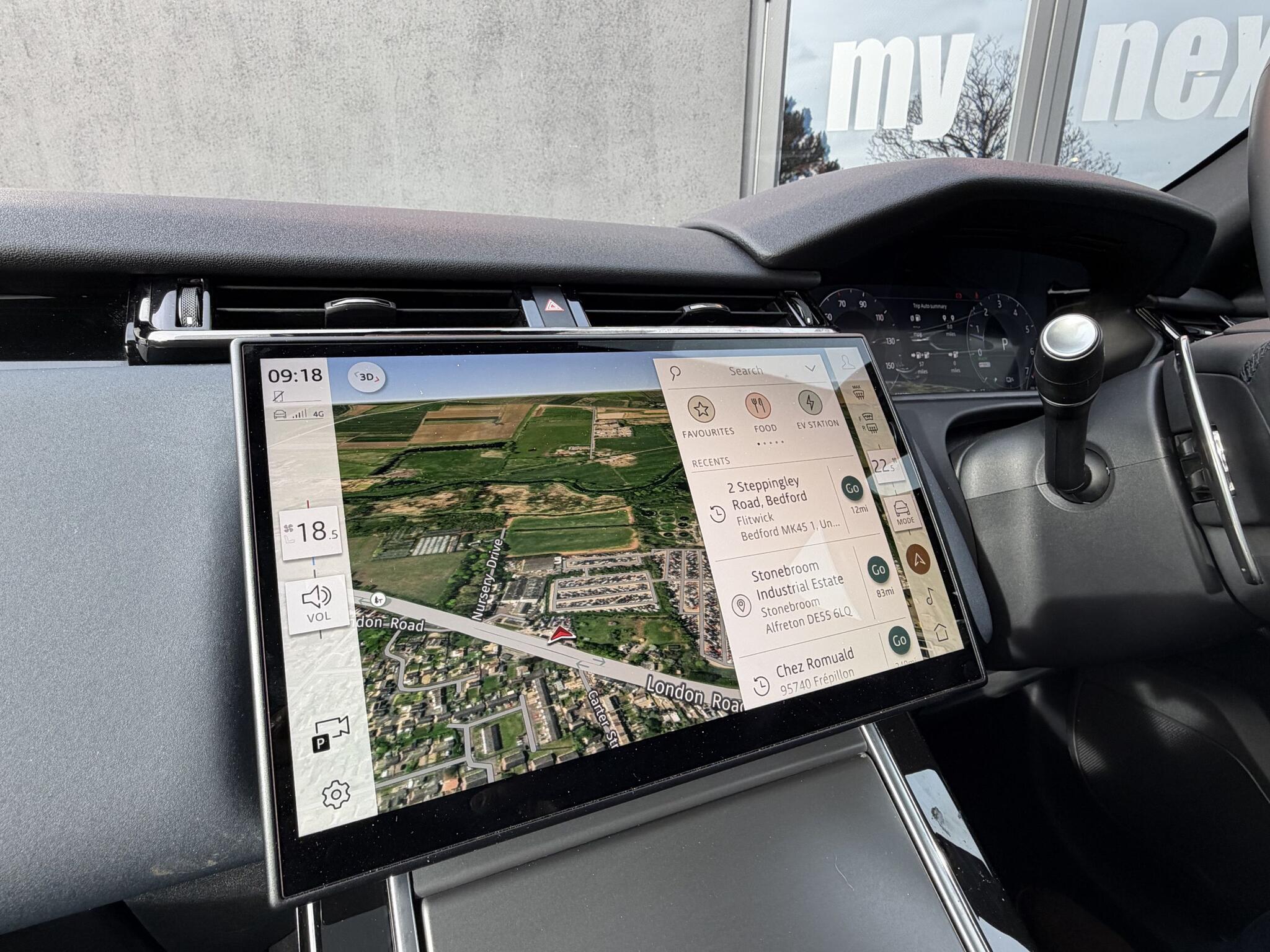 Land Rover Range Rover Velar view 17