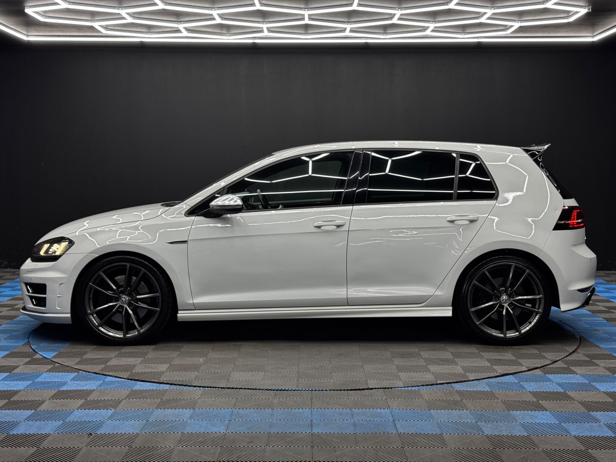 Volkswagen Golf view 8