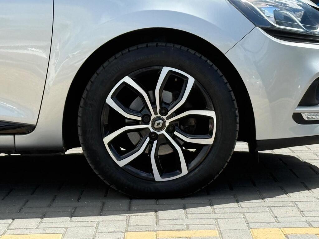 Renault Clio view 13