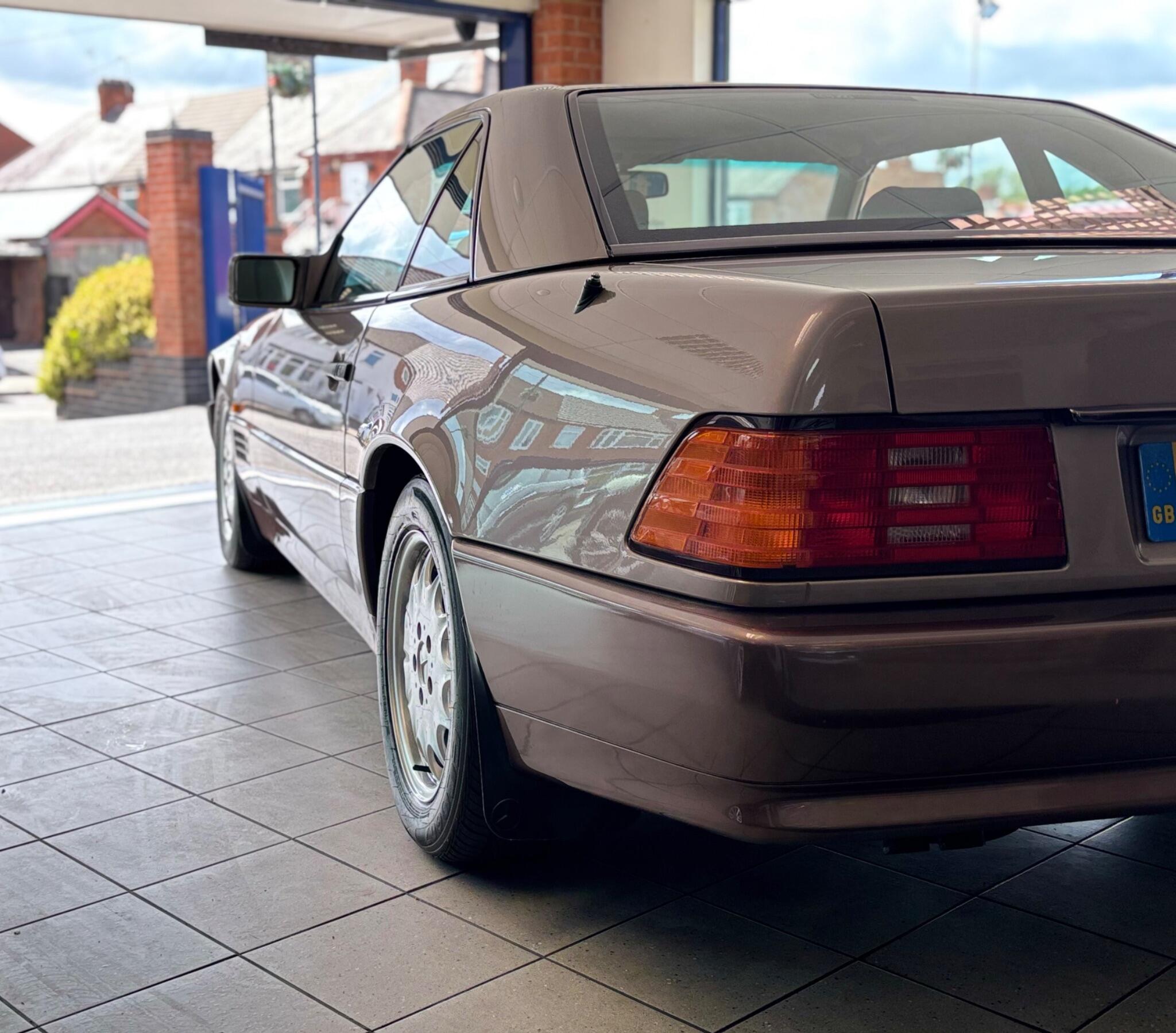 Mercedes-Benz SL view 17