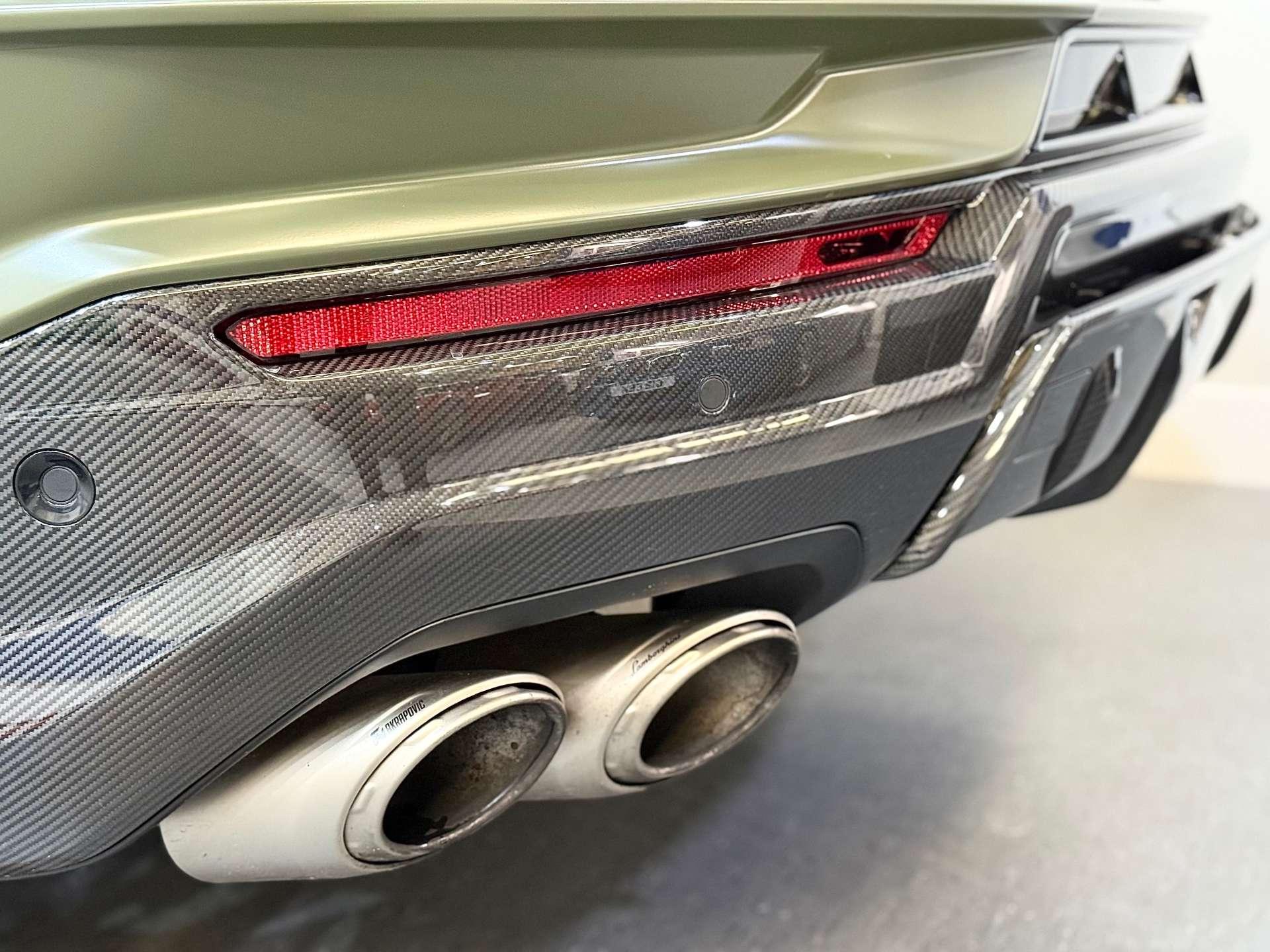 Lamborghini Urus view 95