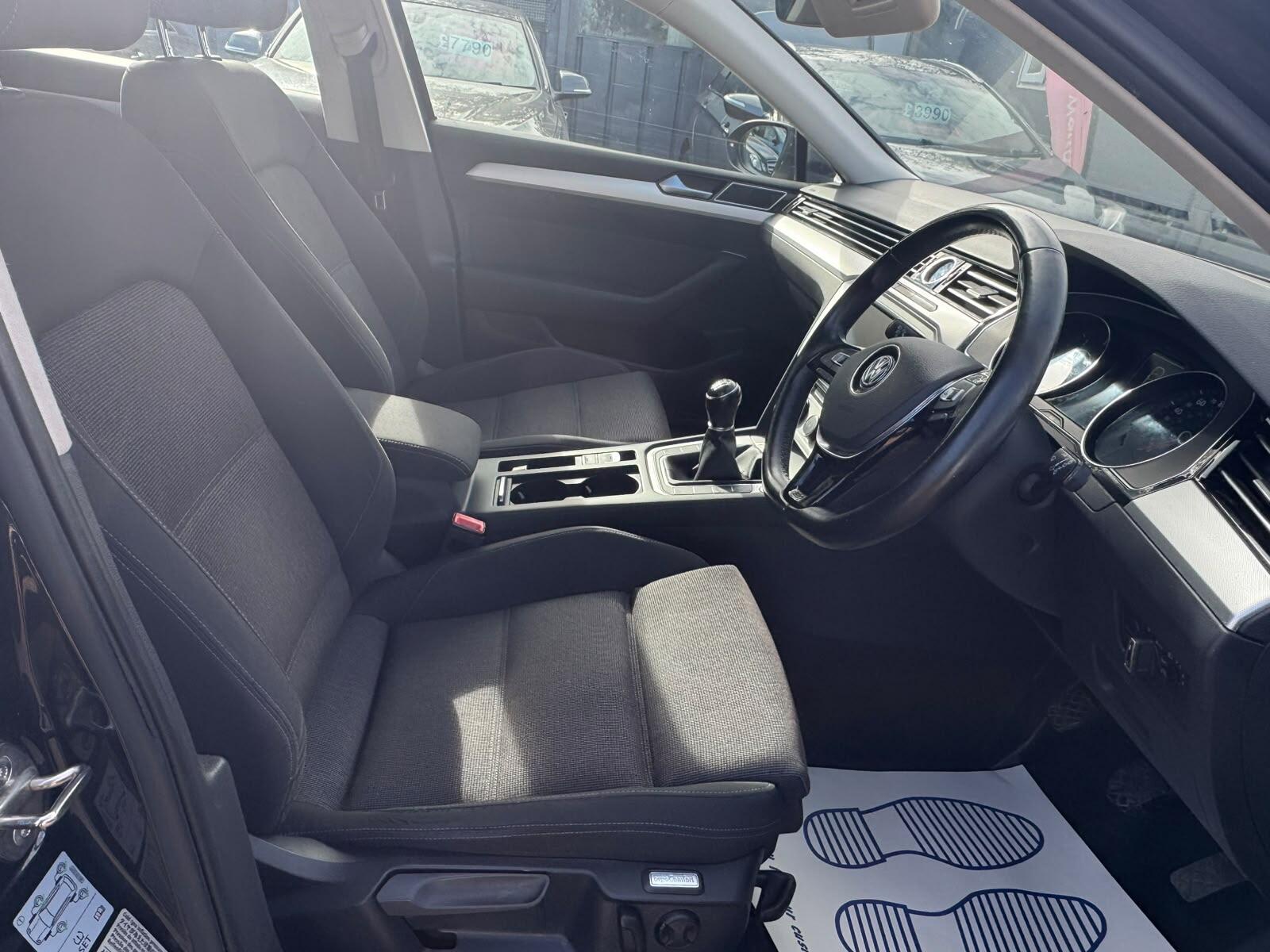 Volkswagen Passat view 15