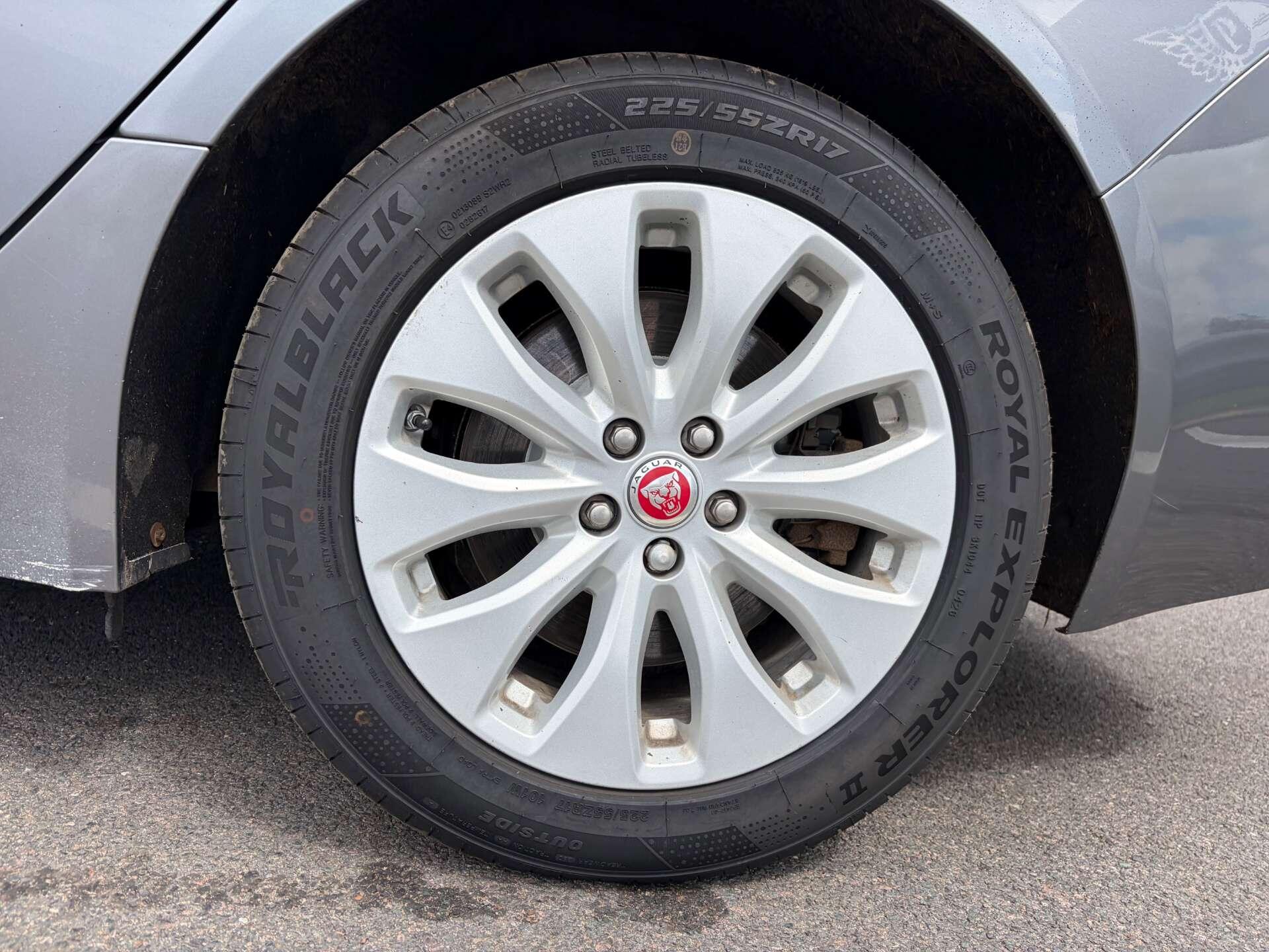 Jaguar XF view 10
