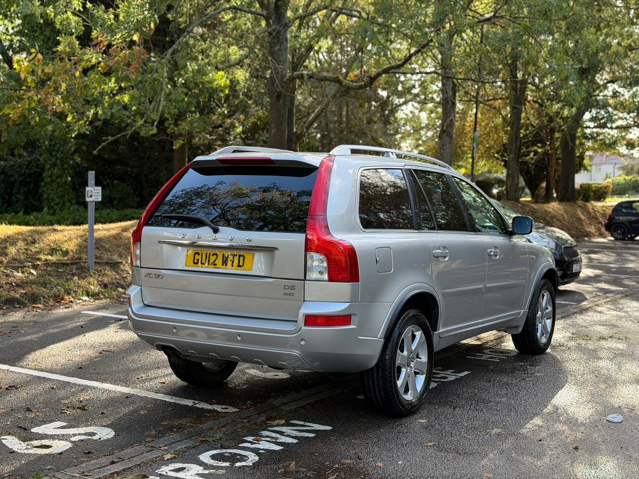 Volvo XC90 view 3