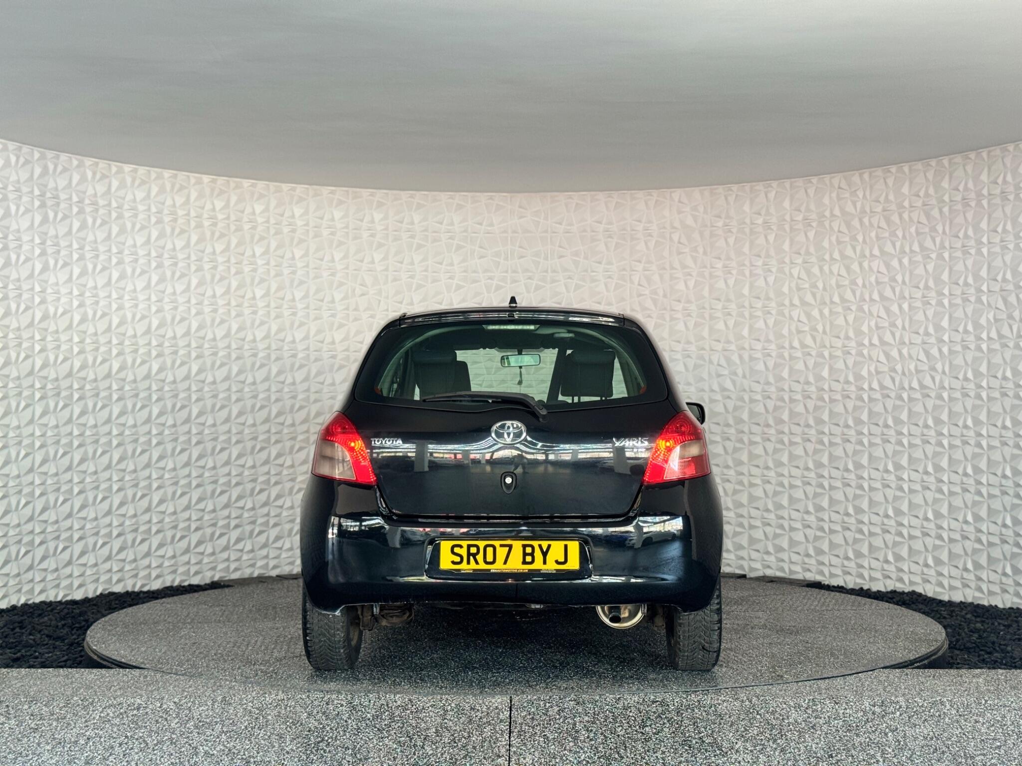 Toyota Yaris view 41