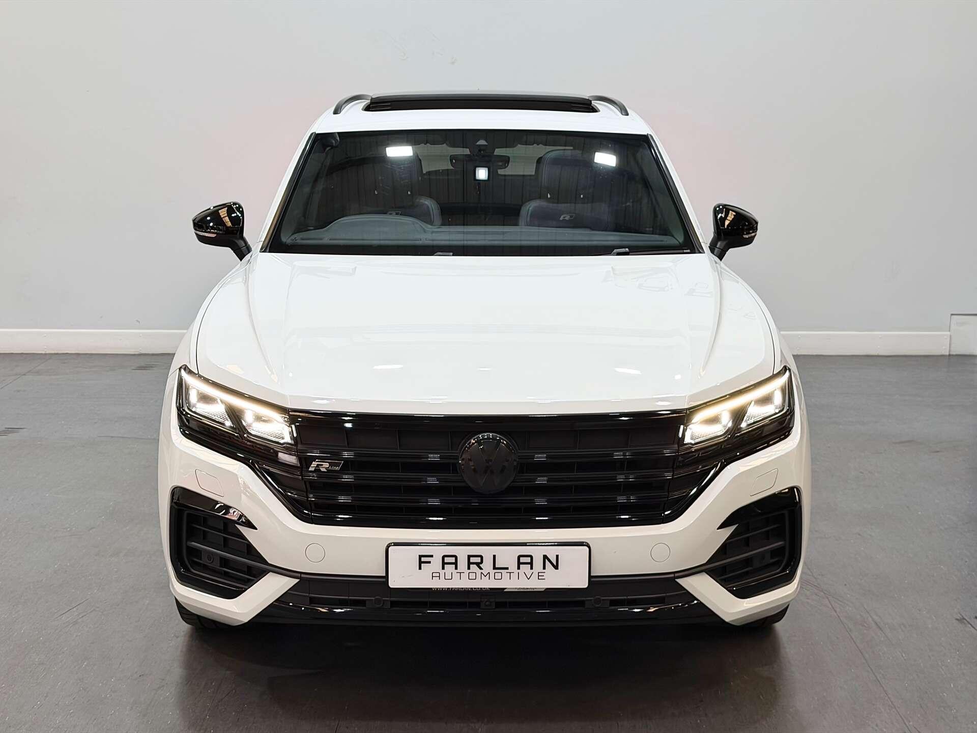 Volkswagen Touareg view 11