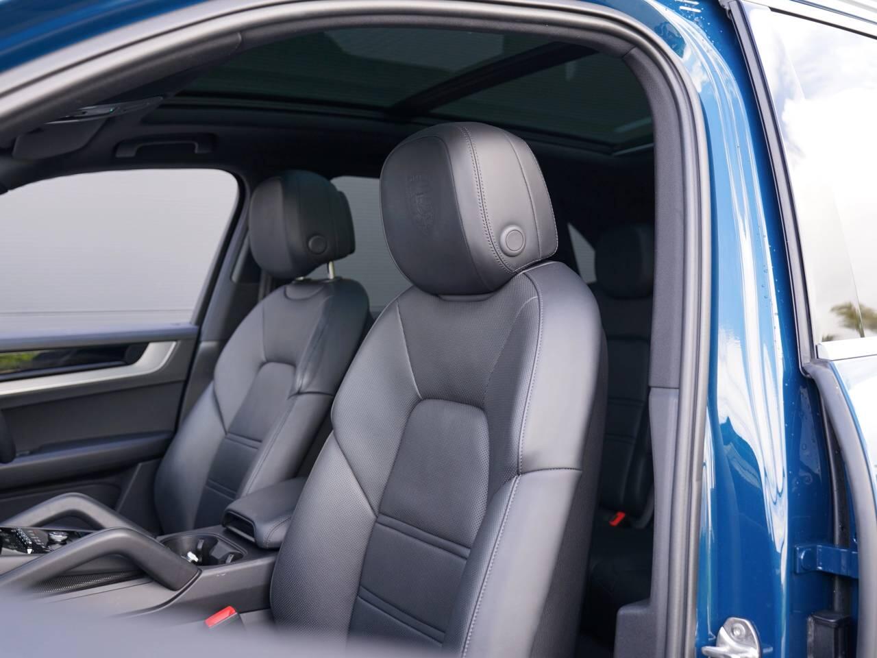 Porsche Cayenne view 9