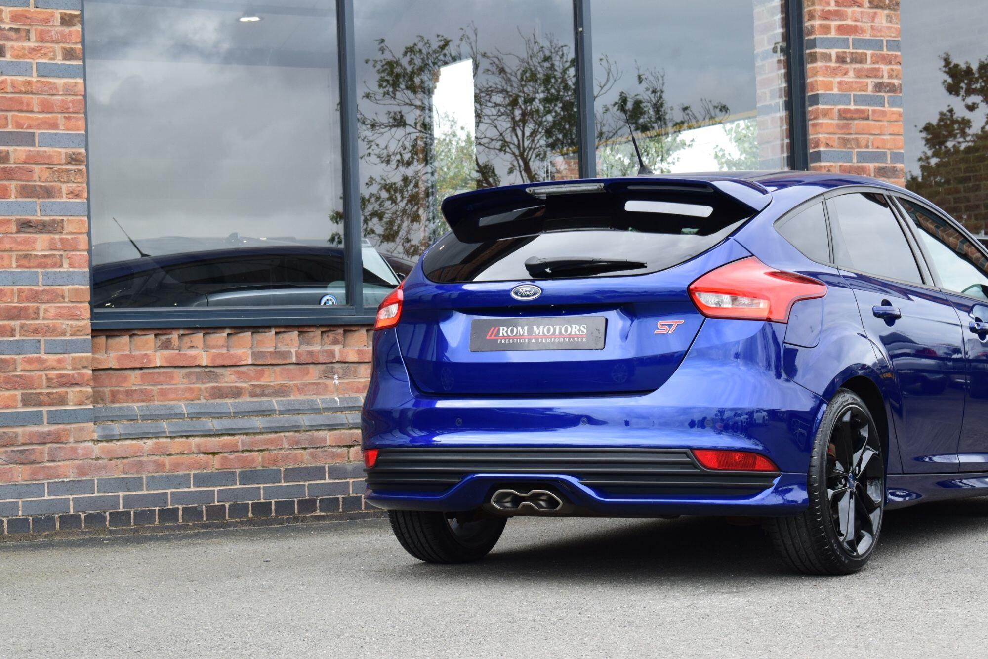 Ford Focus view 45