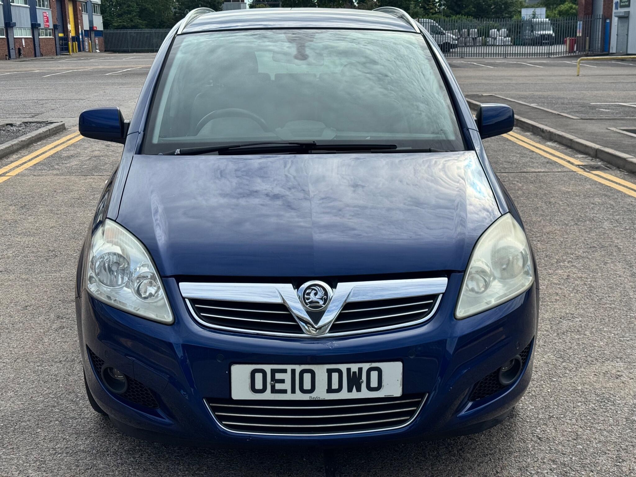 Vauxhall Zafira view 2