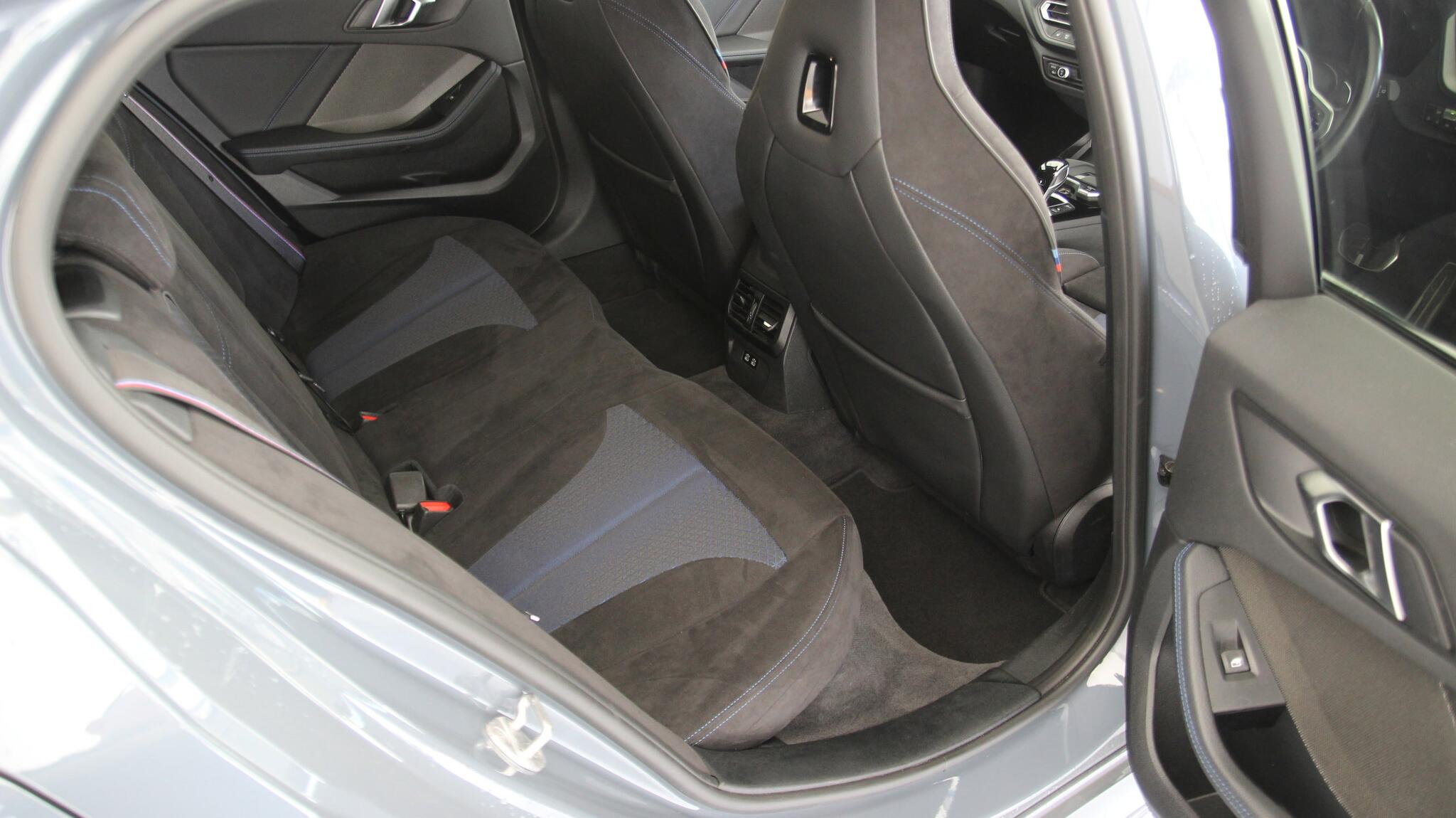 BMW 1 Series view 16