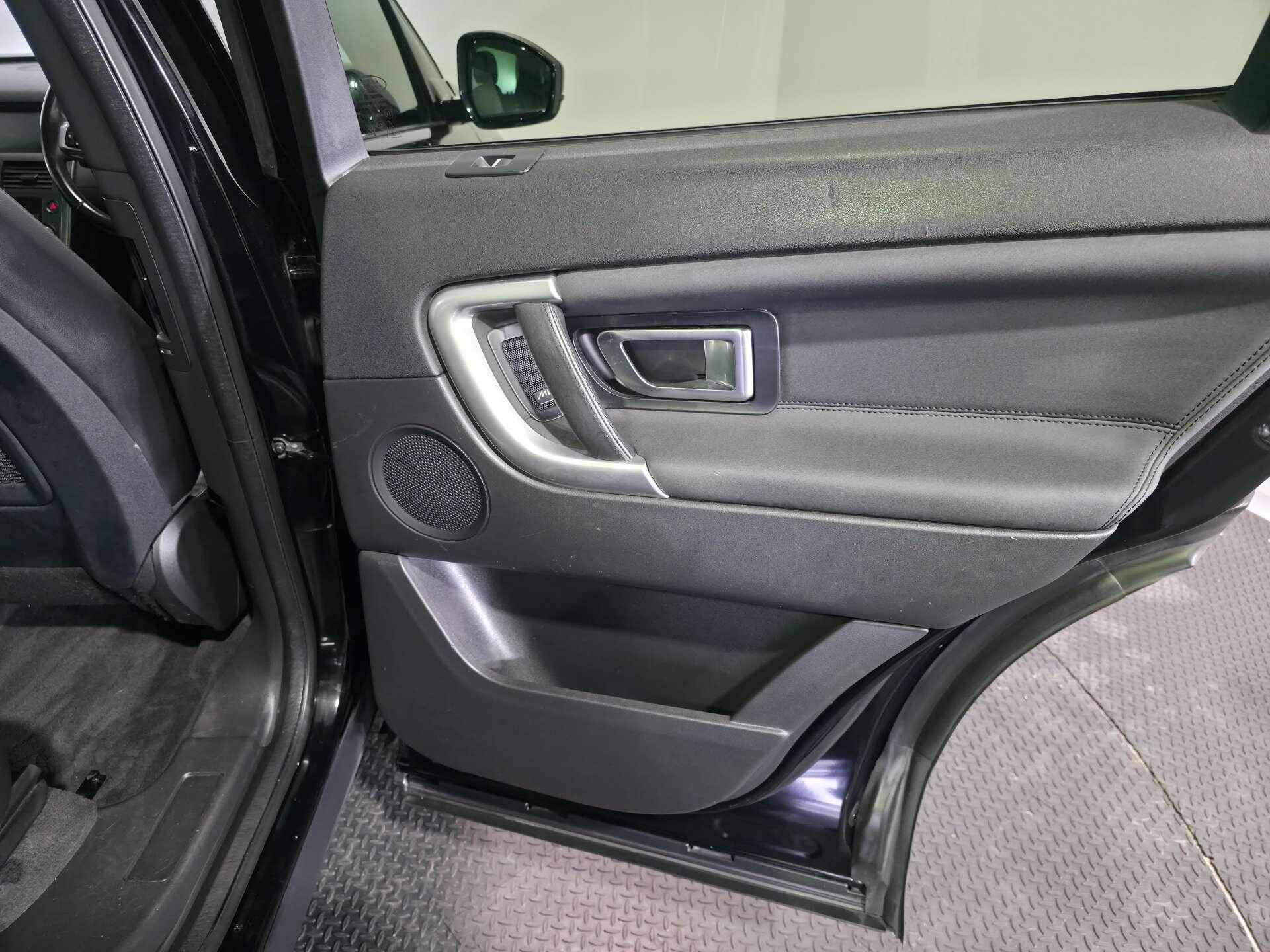 Land Rover Discovery Sport view 56