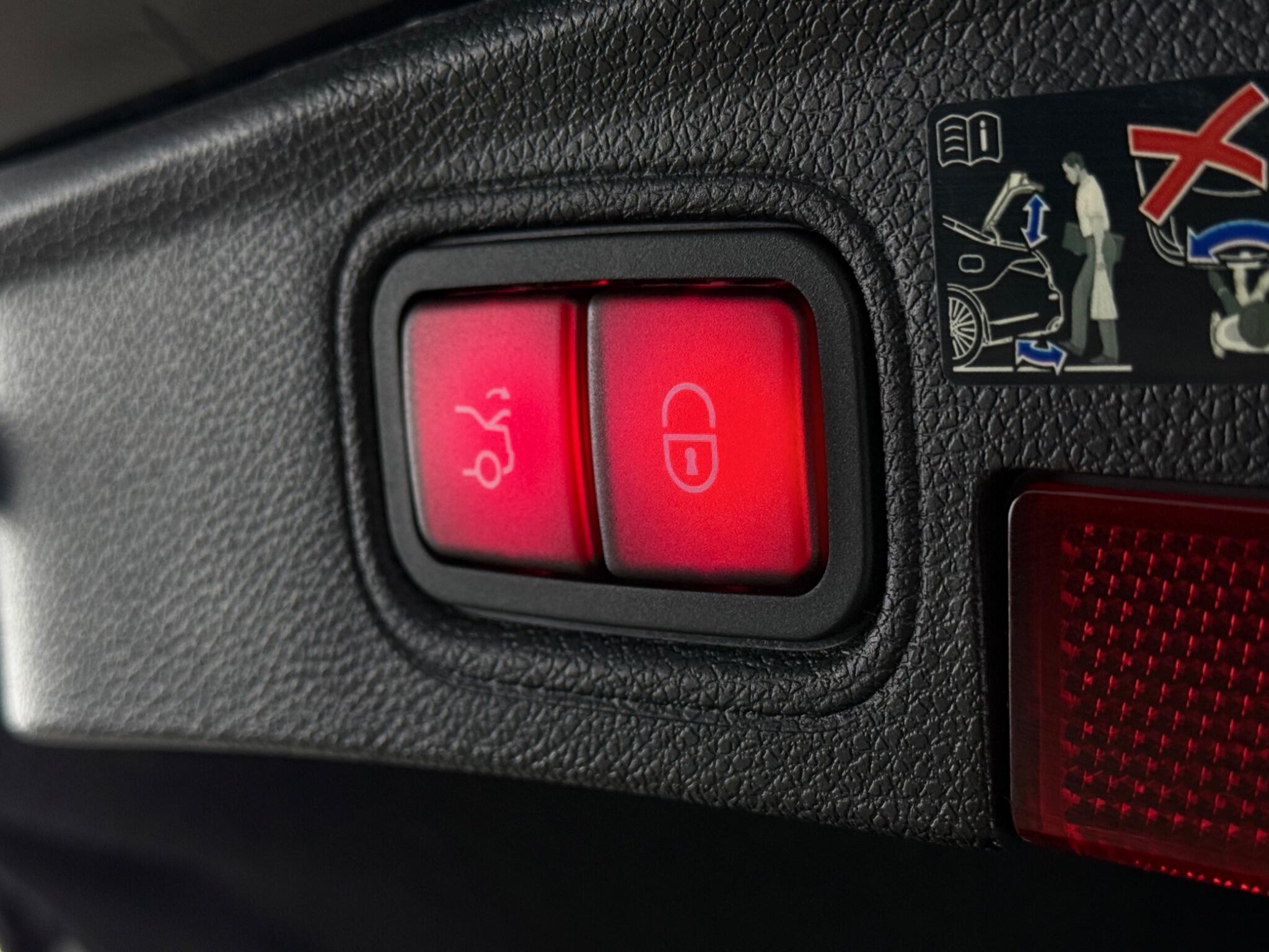Mercedes-Benz C-Class view 11