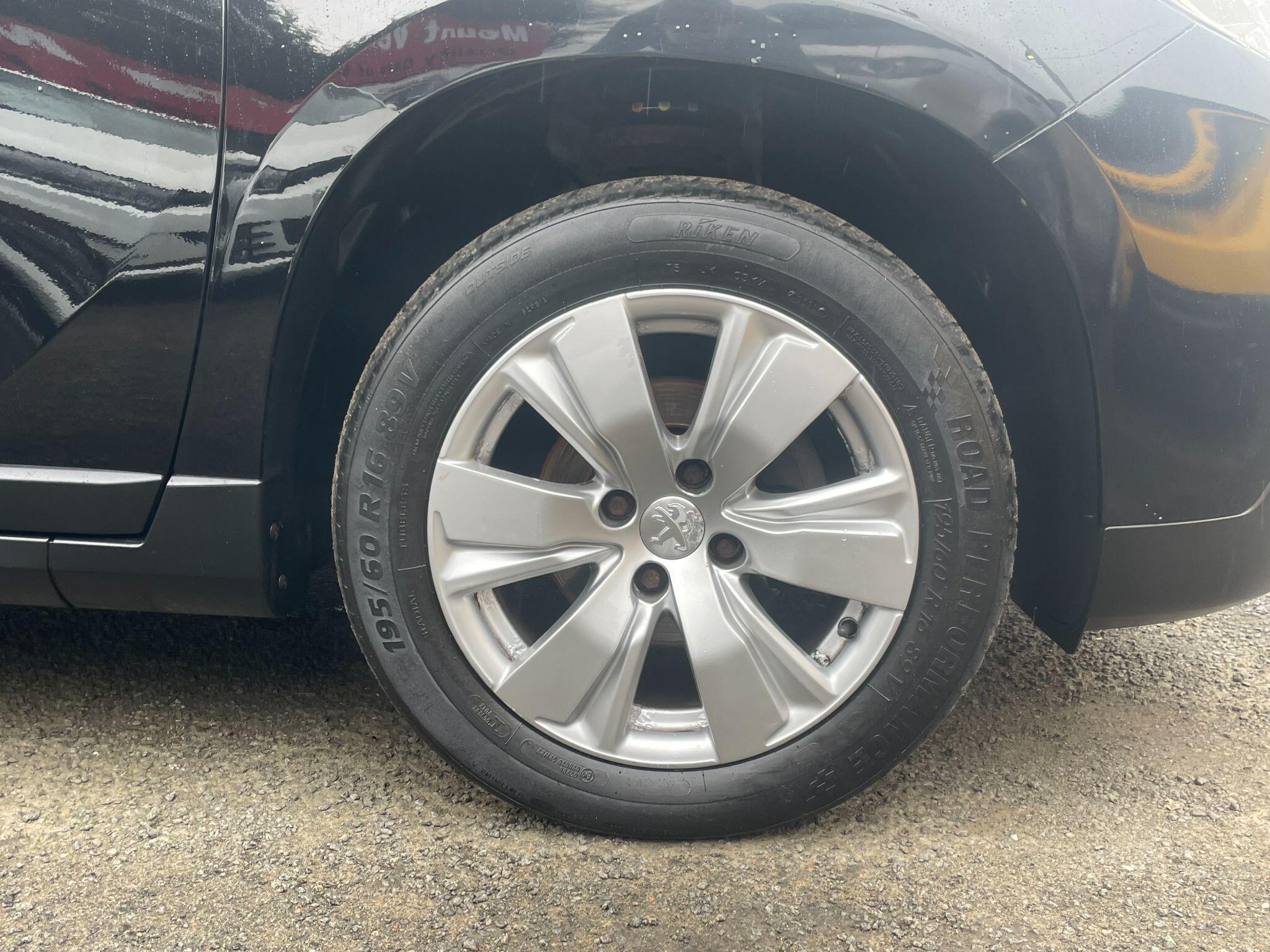 Peugeot 2008 view 16