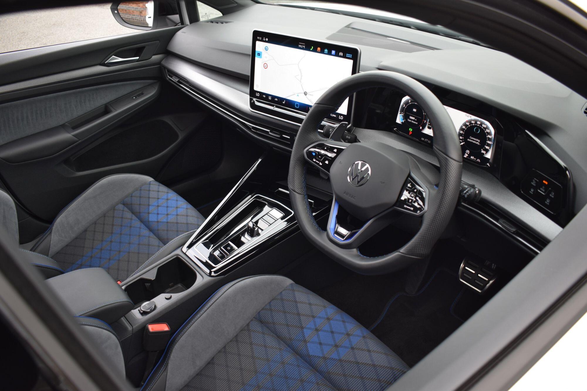 Volkswagen Golf view 3