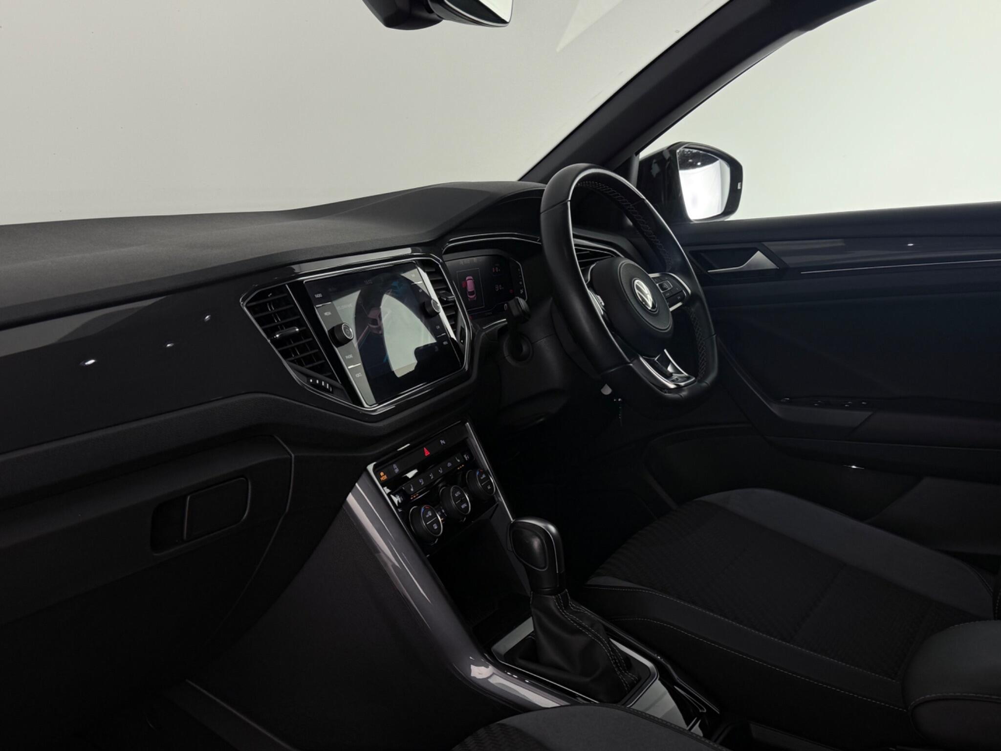 Volkswagen T-Roc view 12